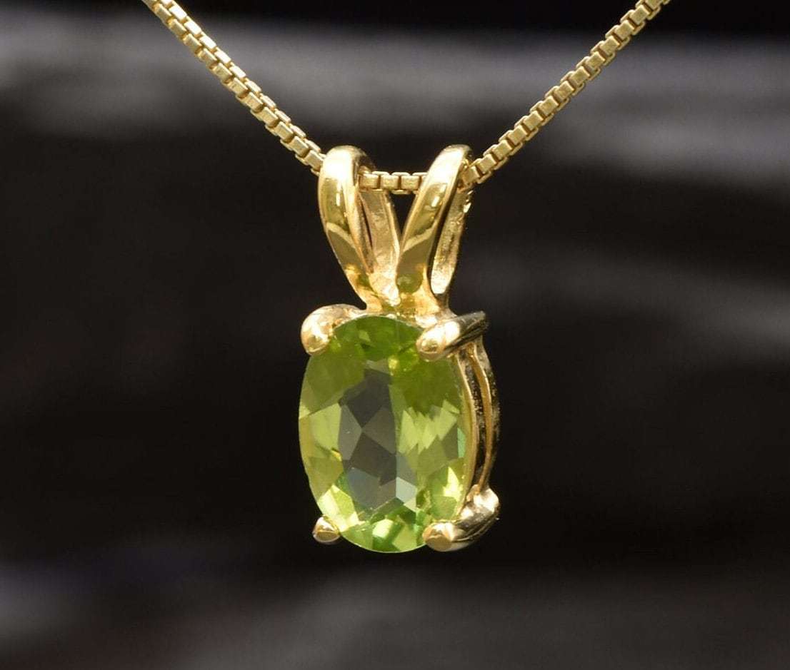 Gold Peridot Pendant - Green Dainty Necklace - Minimalist Peridot Necklace made in 18k Gold Vermeil. Ideal for everyday wear and perfect for birthday gifting and special occasions.