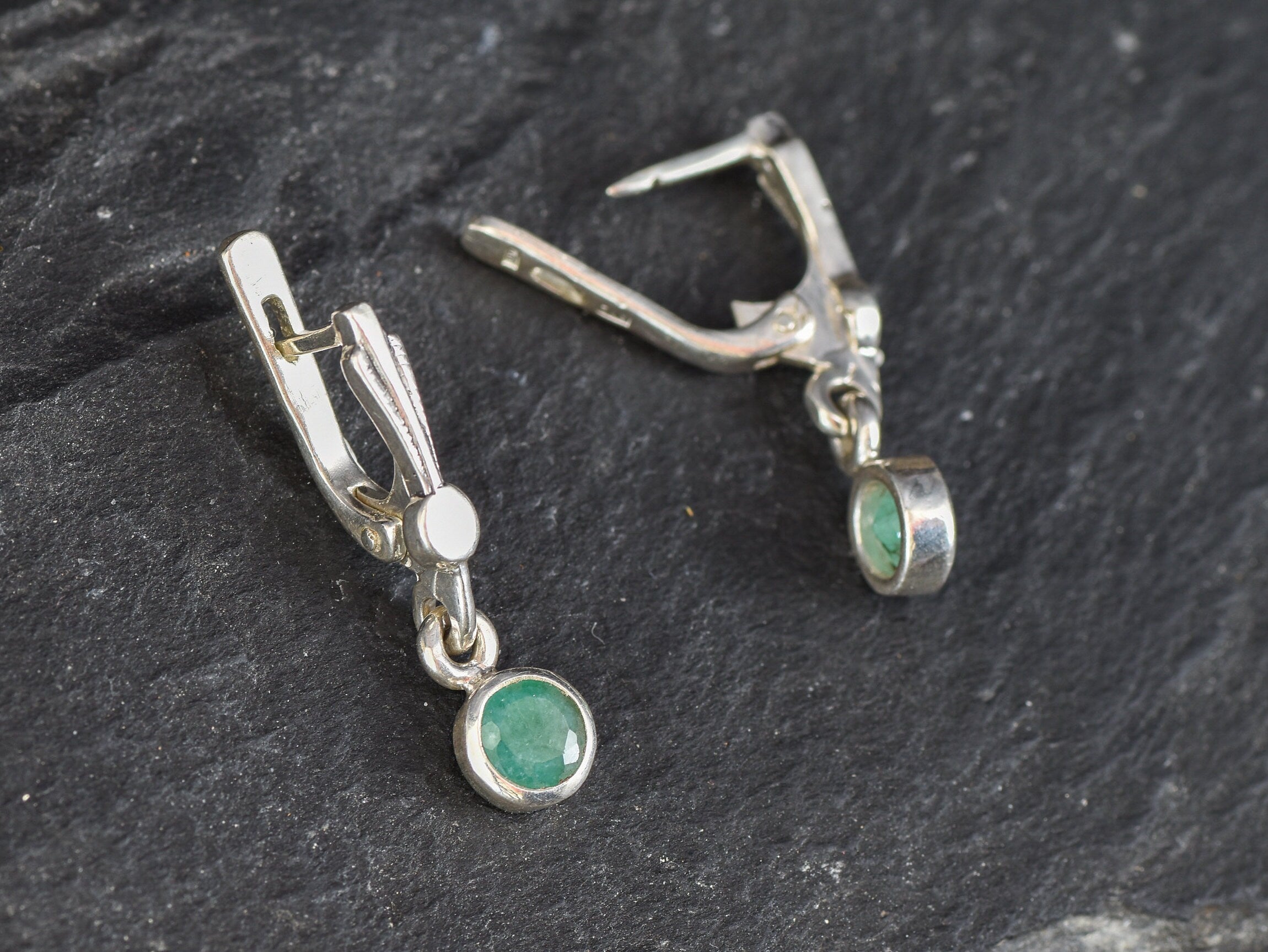 Emerald Earrings, Dangling Earrings, Natural Emerald, May Birthstone, Emerald Drop, Delicate Earrings, Minimalist Earrings, Vintage Earrings