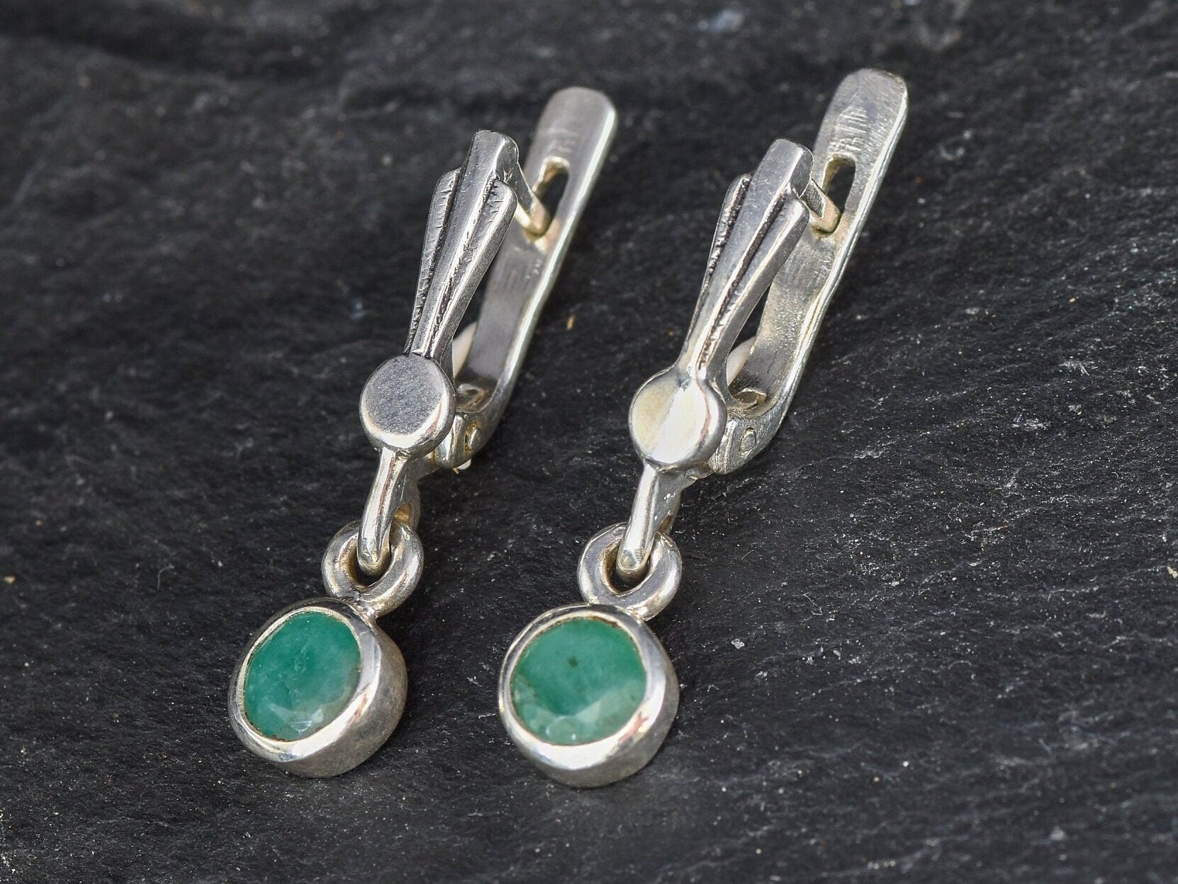 Emerald Earrings, Dangling Earrings, Natural Emerald, May Birthstone, Emerald Drop, Delicate Earrings, Minimalist Earrings, Vintage Earrings