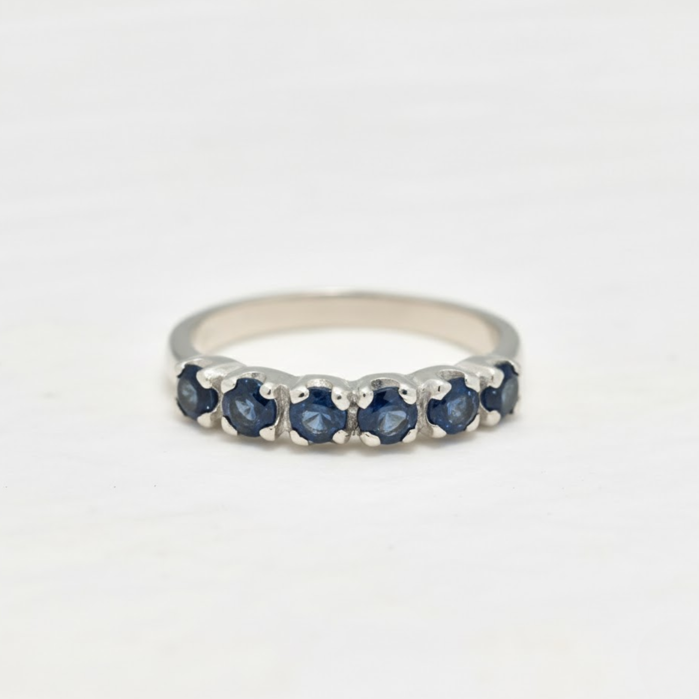 Elegant 925 Sterling Silver Ring featuring a Round Natural Blue Sapphire, ideal for everyday wear and special occasions.