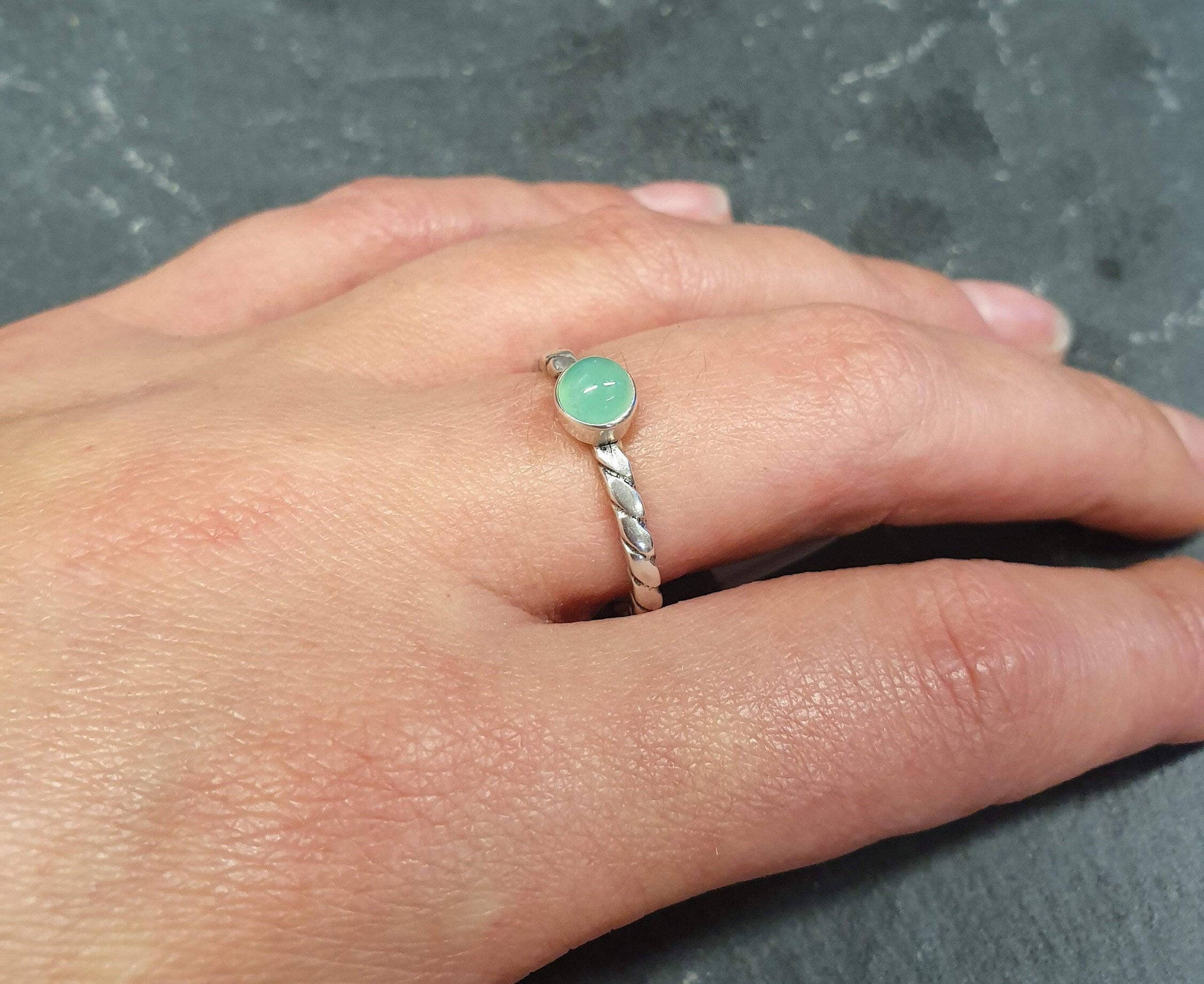 Chrysoprase Ring, Natural Chrysoprase, Dainty Ring, Green Solitaire Ring, Stackable Ring, Intertwined Rope Band, Vintage Ring, Silver Ring