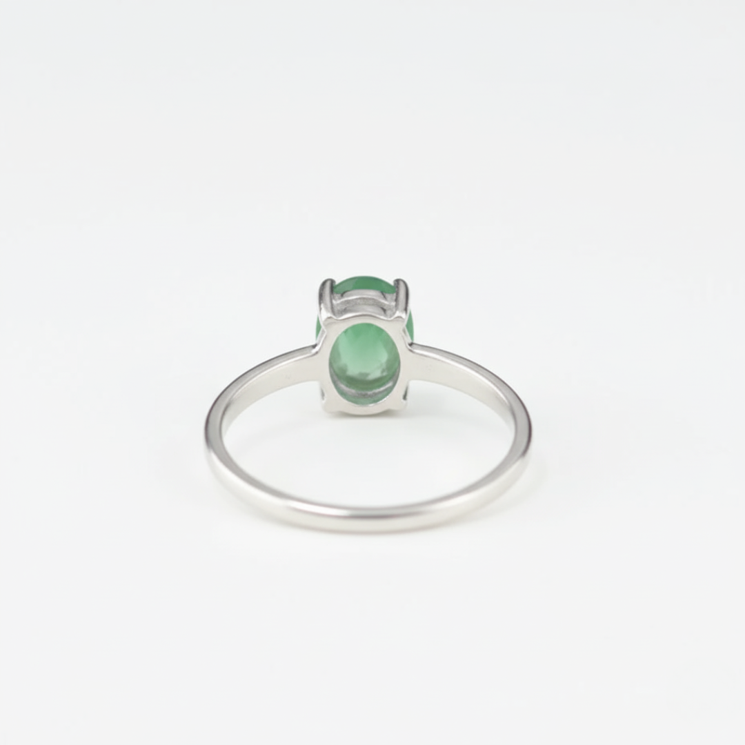 Stunning Oval Chrysoprase Ring in 925 Sterling Silver - A chic choice for any occasion and a thoughtful birthday gift.