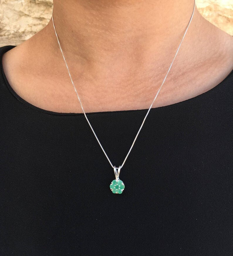 Blue Daisy Necklace in 925 Sterling Silver, featuring a Flower Sapphire Pendant. Perfect for everyday and special occasions.