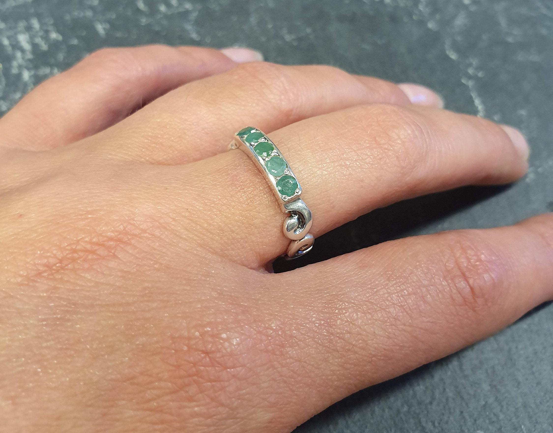 Elegant 925 Sterling Silver ring featuring a Round Natural Emerald, perfect for May birthdays and special occasions.