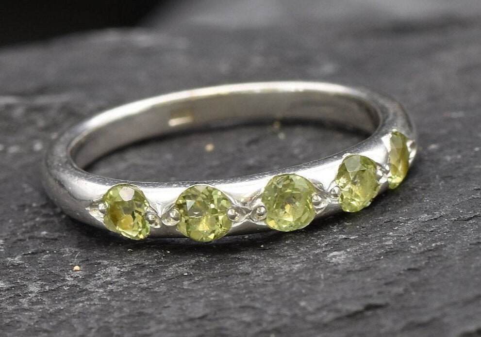 Peridot Band, Natural Peridot, Stackable Ring, August Birthstone, August Ring, Green Band, Dainty Ring, Minimalist Band, Solid Silver Ring