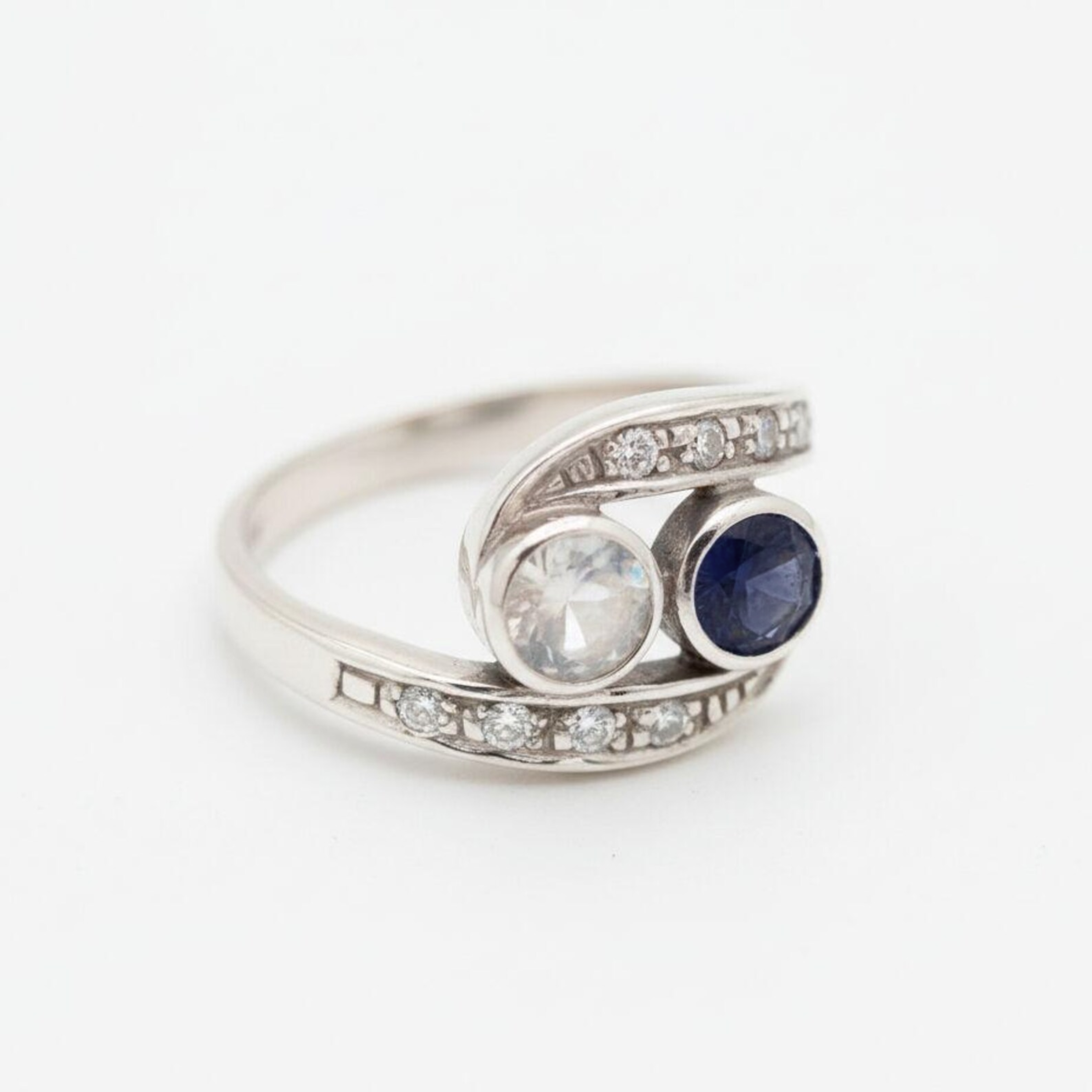 Sapphire Vintage Ring with Bypass Design, featuring Moonstone and crafted in 925 Sterling Silver—perfect for gifts and daily wear.