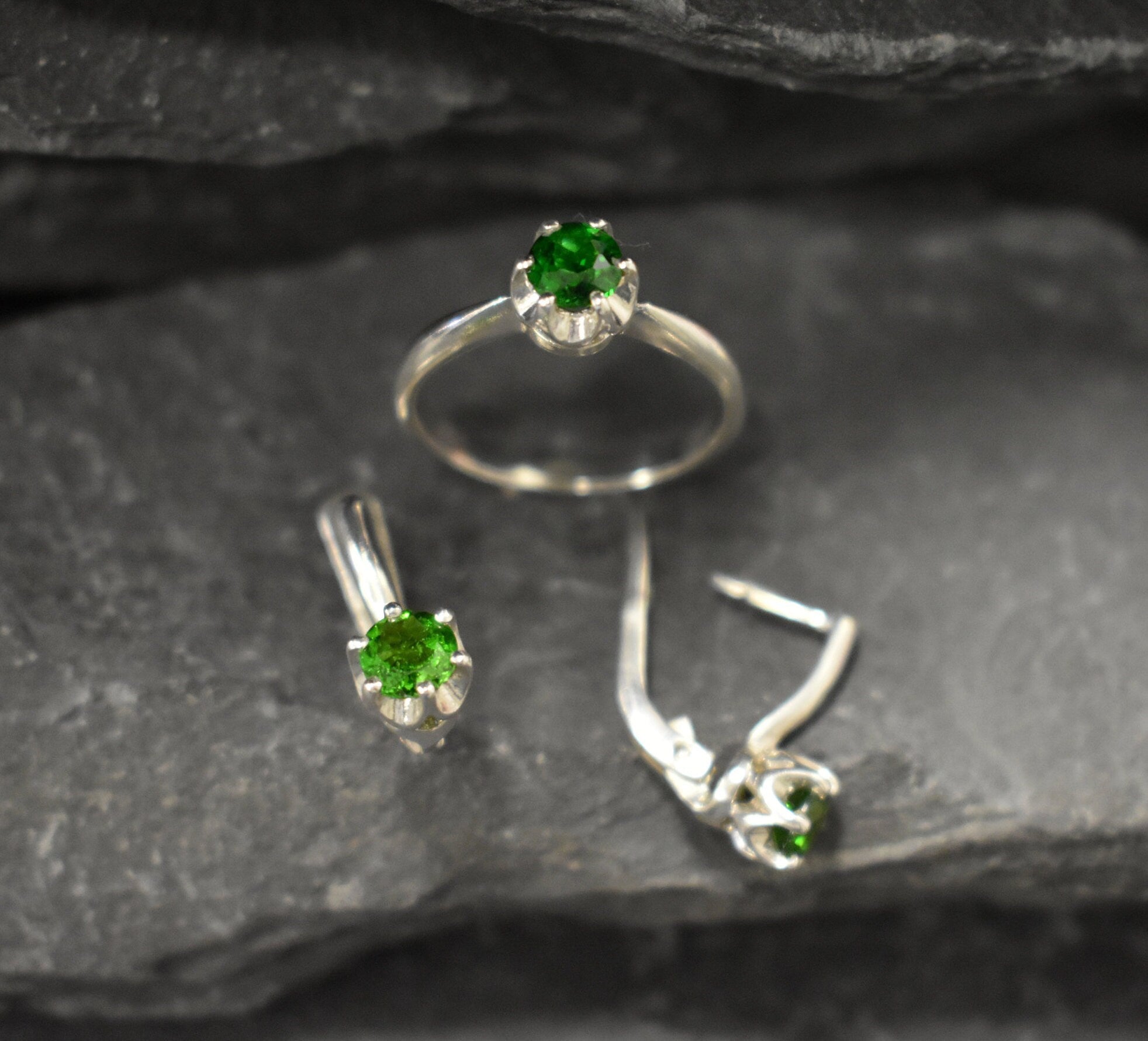 Chrome Diopside Earrings, Dainty Green Earrings, Pisces Birthstone, Green Studs, Simple Earrings, Vintage Earrings, Solid Silver Earrings