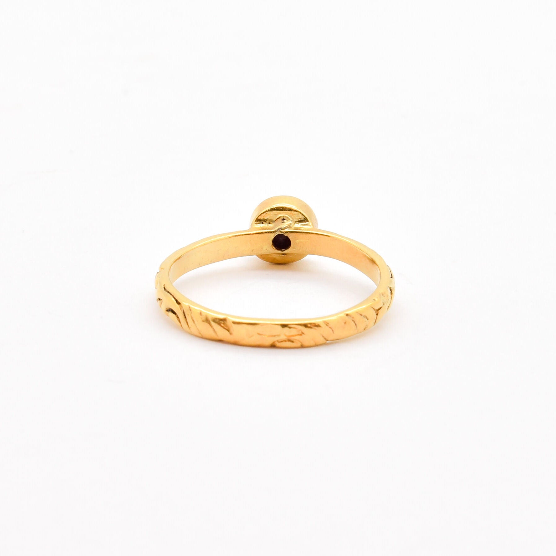 Stunning 18k Gold Vermeil ring with a rich red ruby, a timeless piece symbolizing passion, perfect for birthdays and celebrations.