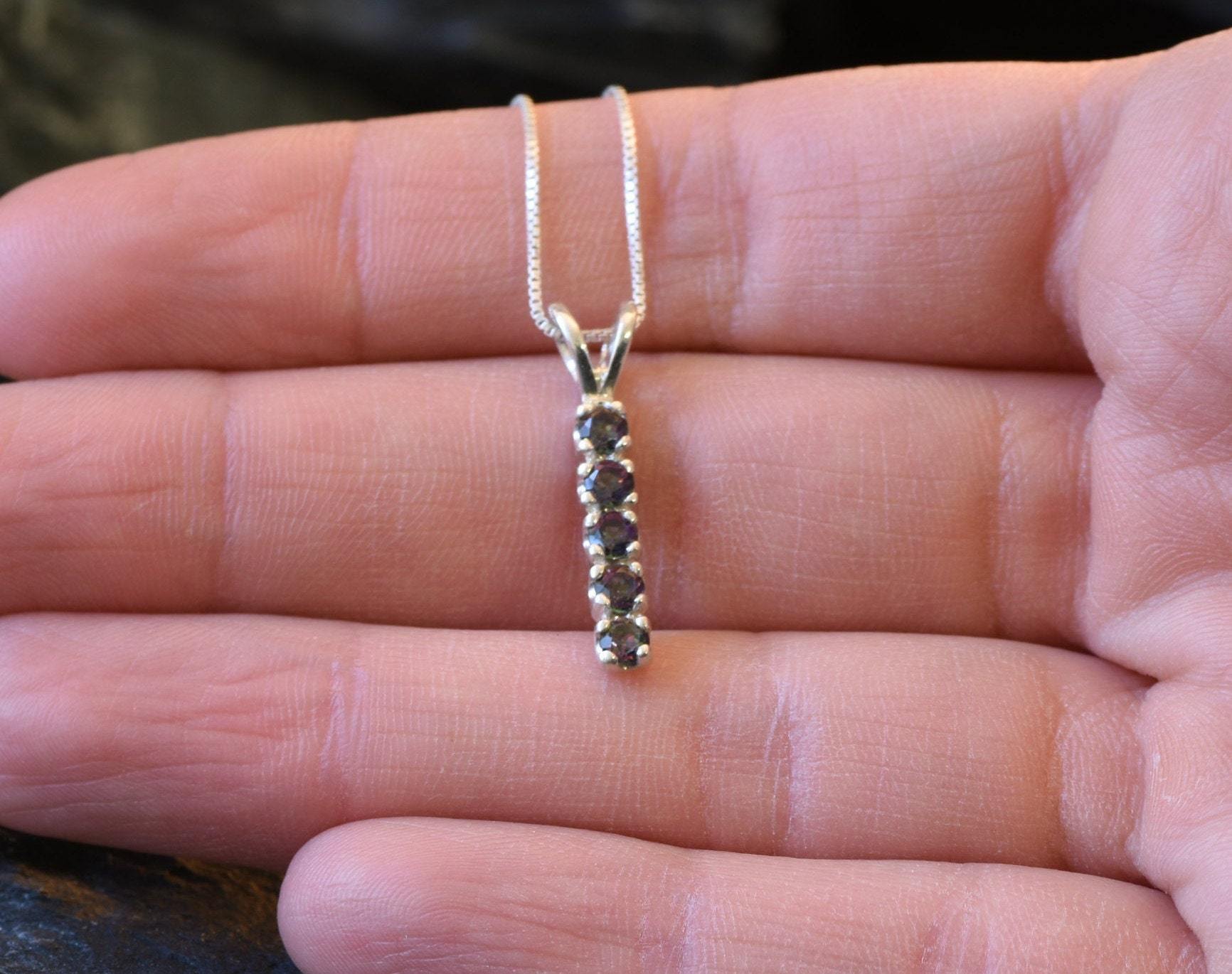 Gold Peridot Pendant, Natural Peridot, August Birthstone, Gold Line Pendant, Vintage Pendant, Bar Pendant, Line Pendant, Layering Necklace