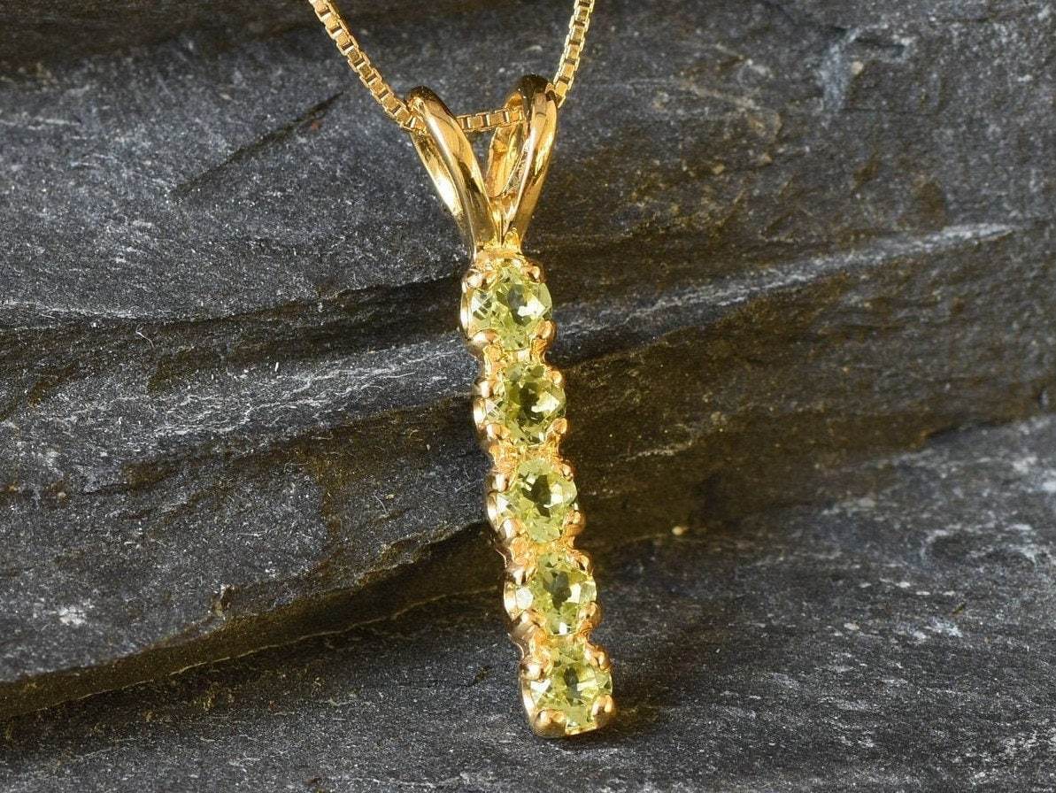 Gold Peridot Pendant, Natural Peridot, August Birthstone, Gold Line Pendant, Vintage Pendant, Bar Pendant, Line Pendant, Layering Necklace