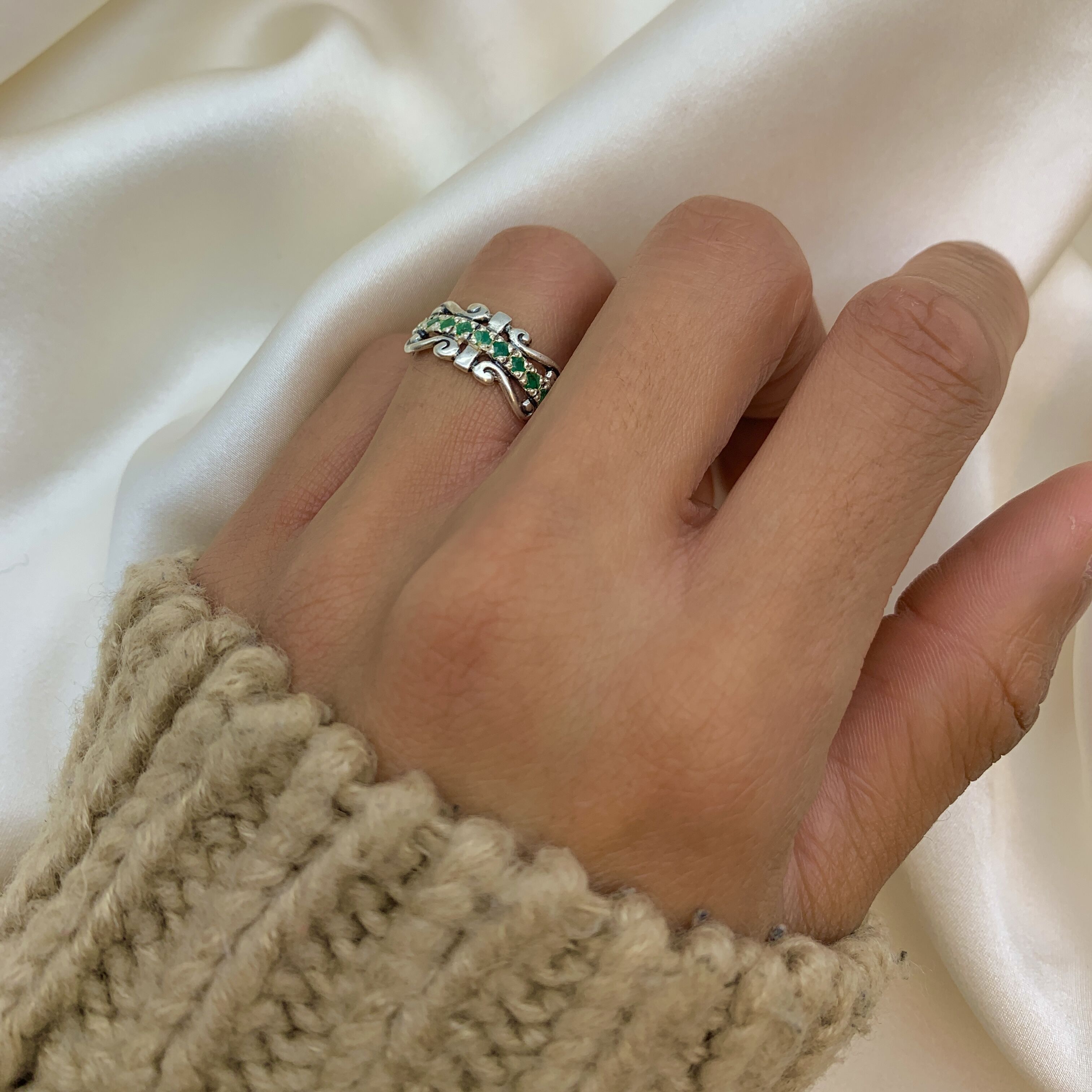 Elegant 925 Sterling Silver Ring featuring a Round Natural Emerald in Pavé, perfect for May birthdays and special gifts.