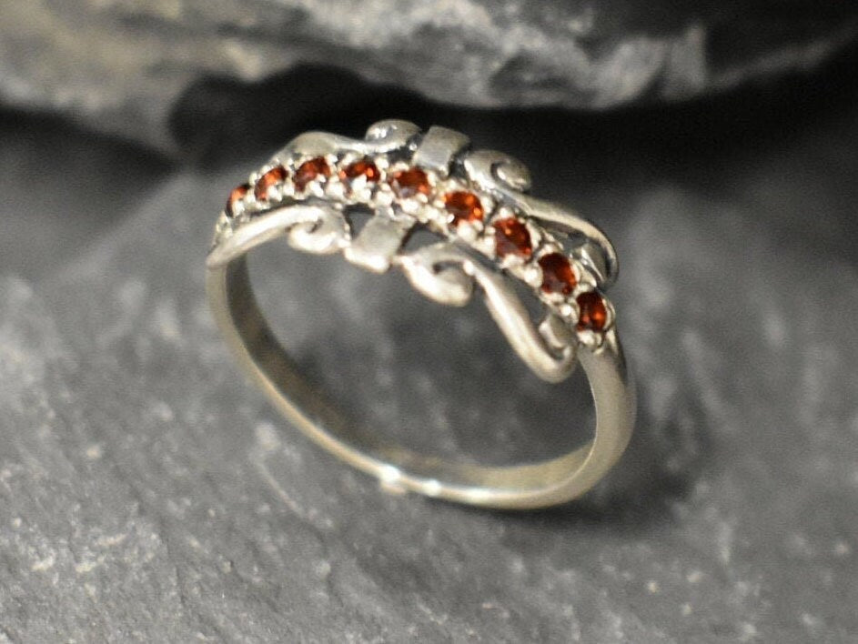 Garnet Tiara Ring, Natural Garnet, Crown Band, January Birthstone, Vintage Band, Tiara Band, Antique Ring, Dainty Band, Solid Silver Ring