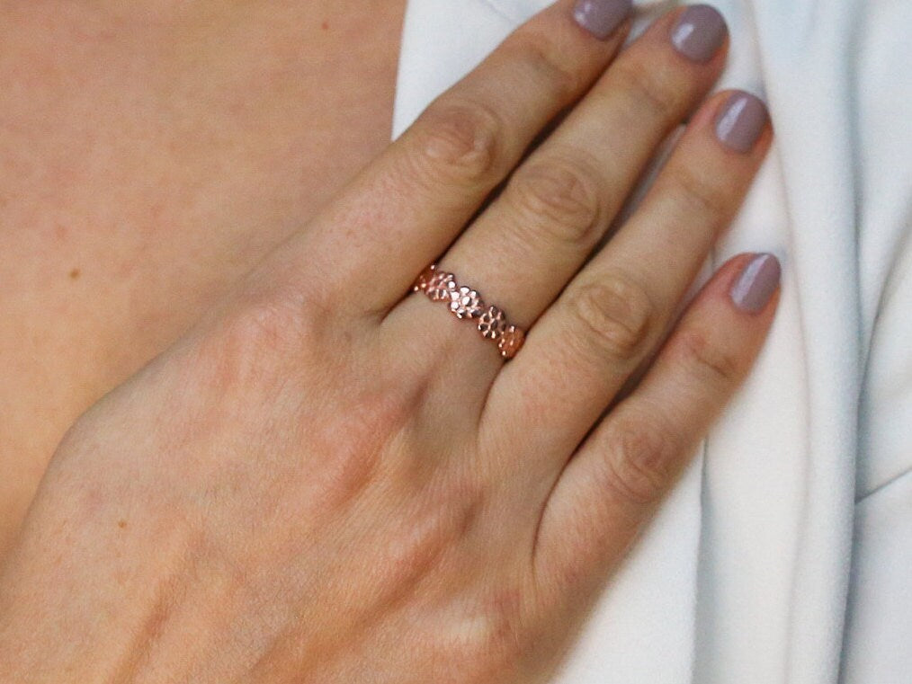 Gold Flower Band, Eternity Ring, Daisy Ring, Stackable Band, Gold Plated Band, Dainty Band, Floral Ring, Daisies Band, Gold Vermeil Ring