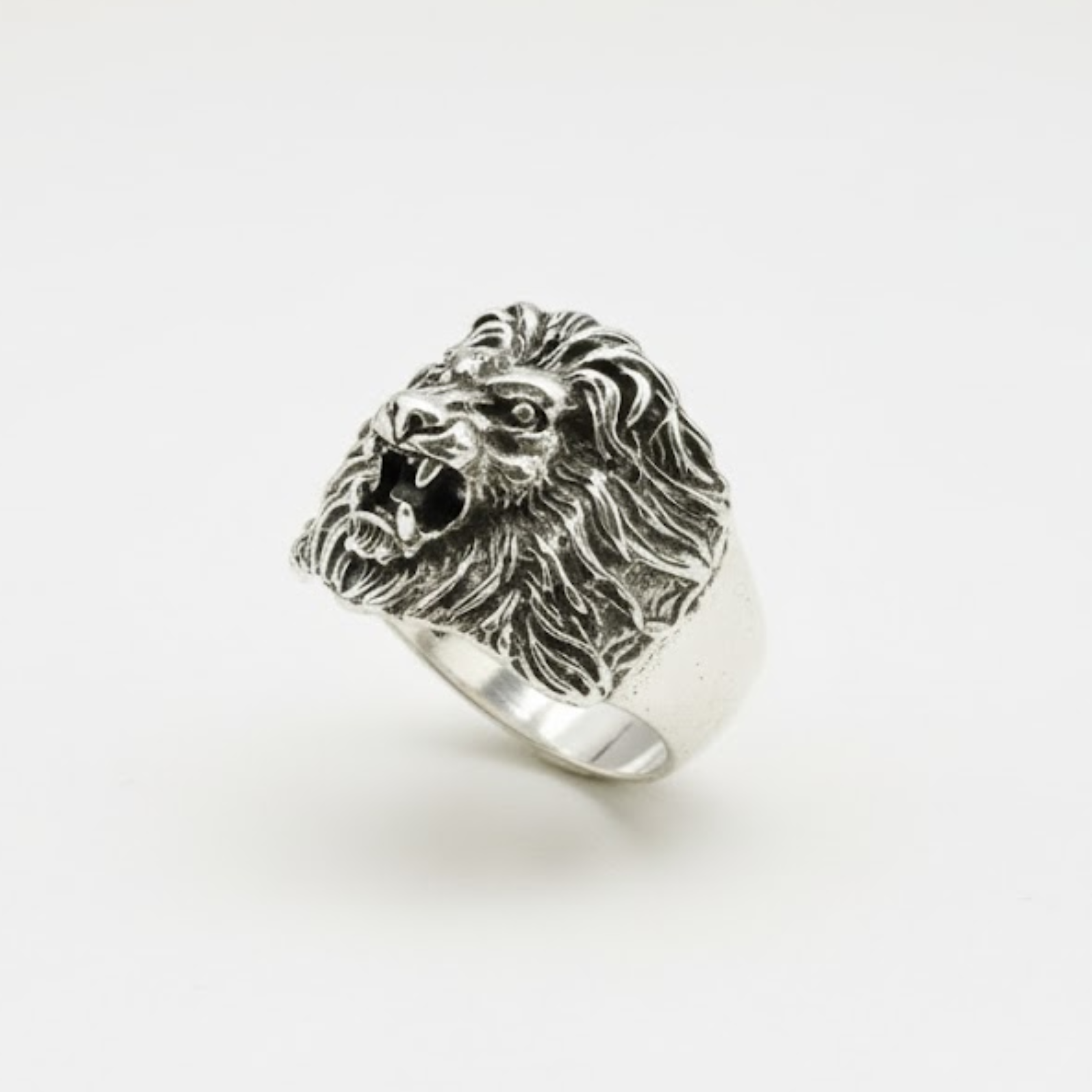 Bold Lion Head Ring in 925 Sterling Silver, a standout accessory for daily wear and memorable gift-giving moments.