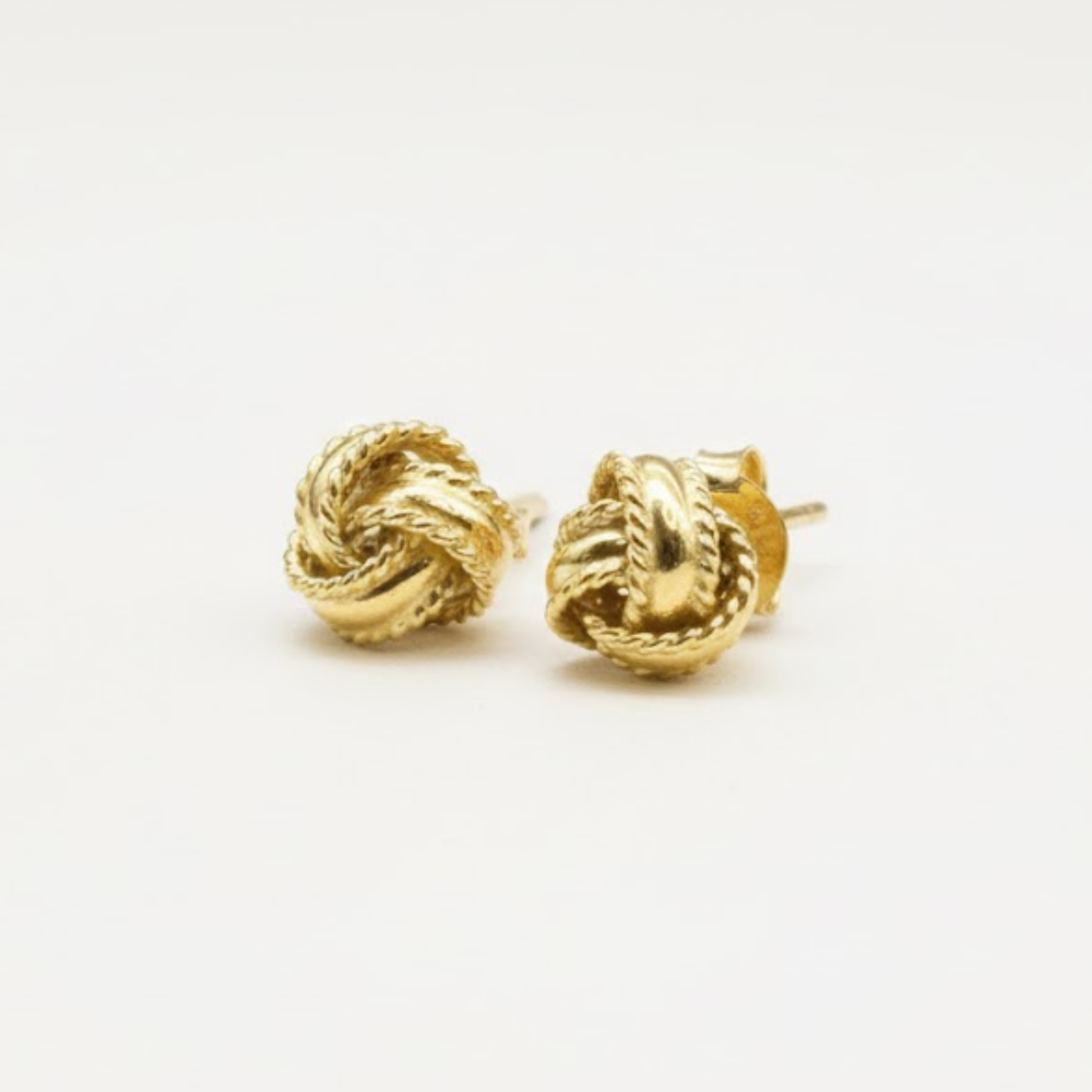 Chic Gold Knot Earrings - Crafted in 18k Gold Vermeil, ideal for adding a touch of elegance to any outfit.