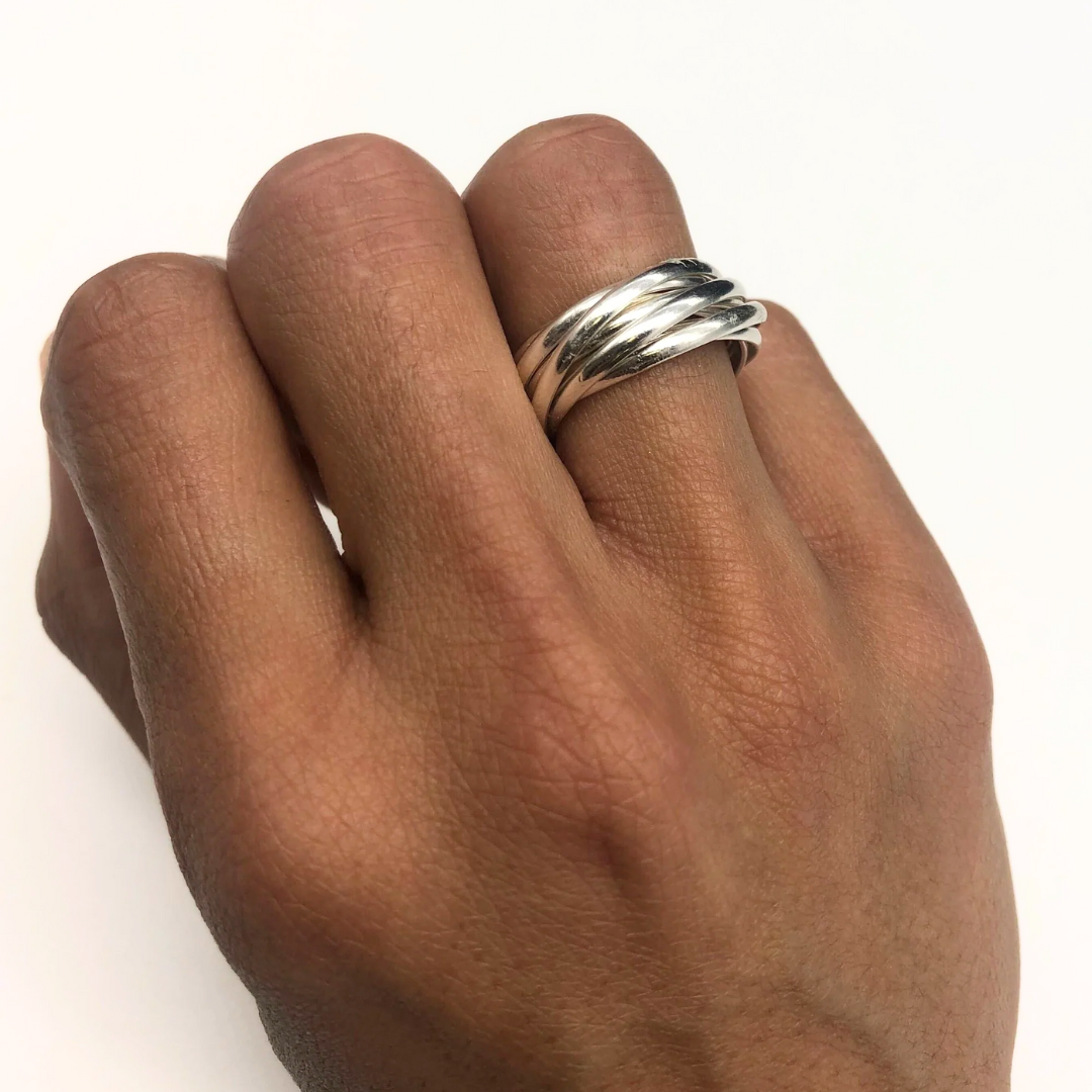 Five intertwined strands create a stunning design in this 925 Sterling Silver rolling ring, perfect for daily wear.