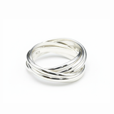 This 5 strand silver rolling ring in 925 sterling silver adds a touch of elegance, making it a great gift for any occasion.