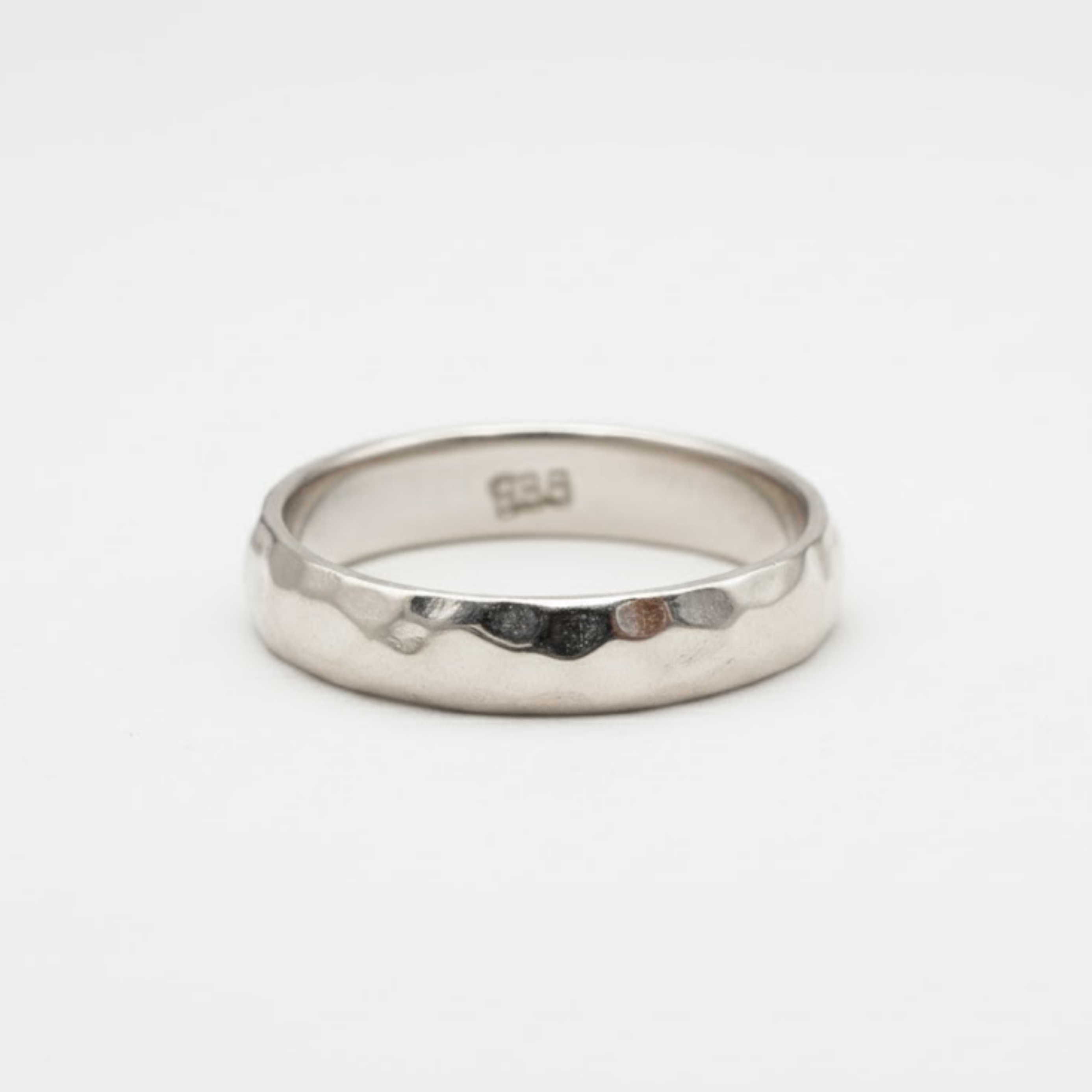 Beautifully made in 925 Sterling Silver, this versatile piece is ideal for both casual outfits and meaningful gifts.