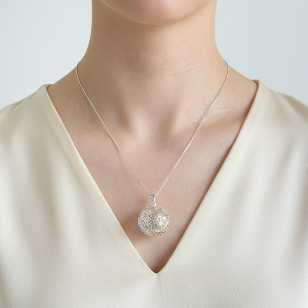 Floral Silver Pendant - Elegant Flower of Life Design in 925 Sterling Silver, perfect for gifting and everyday elegance.