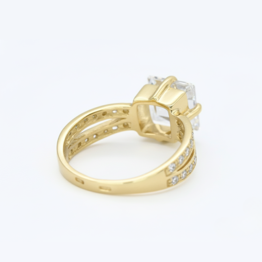 Beautifully crafted Princess Cut Diamond Ring with a Split Pave Band in 18k Gold Vermeil, ideal for elegant occasions and gifting.
