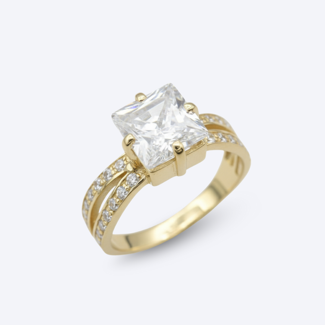 Diamond Gold Ring - Princess Cut Ring - Split Pave Band made in 18k Gold Vermeil. Ideal for everyday wear and perfect for birthday gifting and special occasions.