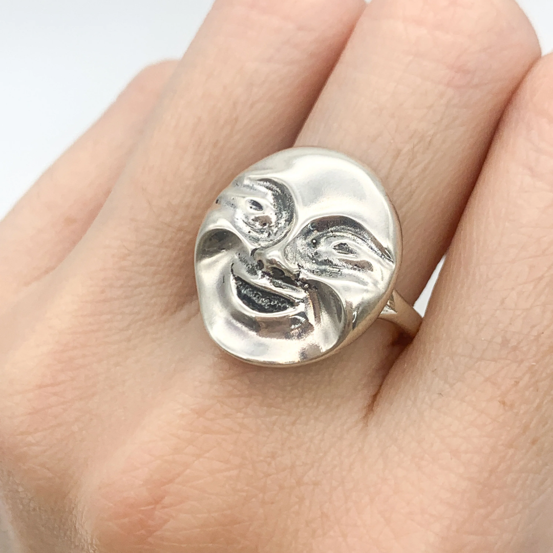 Moon Face Ring - Silver Mood Ring featuring a cheerful design in 925 Sterling Silver, great for gifts and special moments.