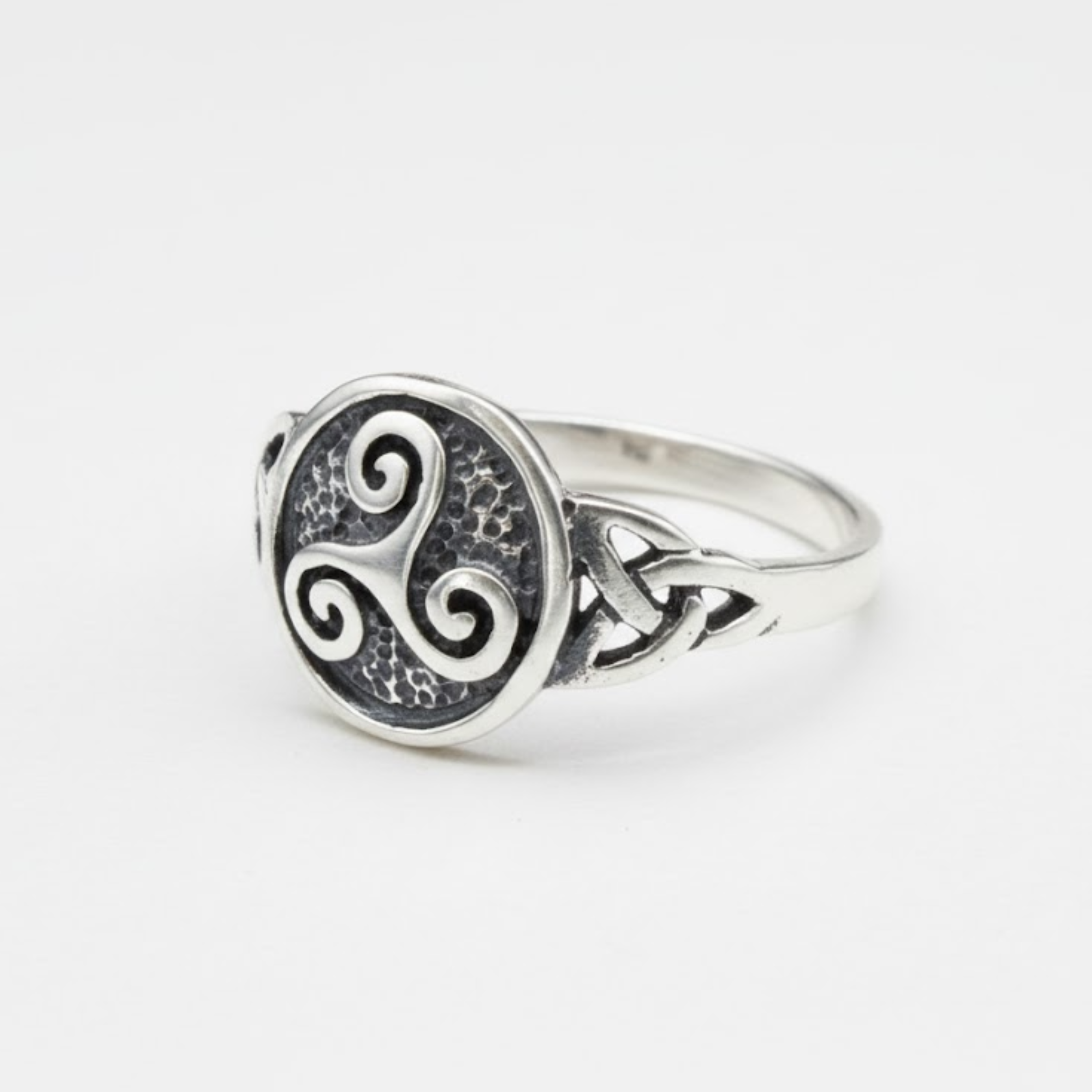 Triskelion Silver Ring - Classic Celtic Design in 925 Sterling Silver - Perfect for special occasions and everyday elegance.
