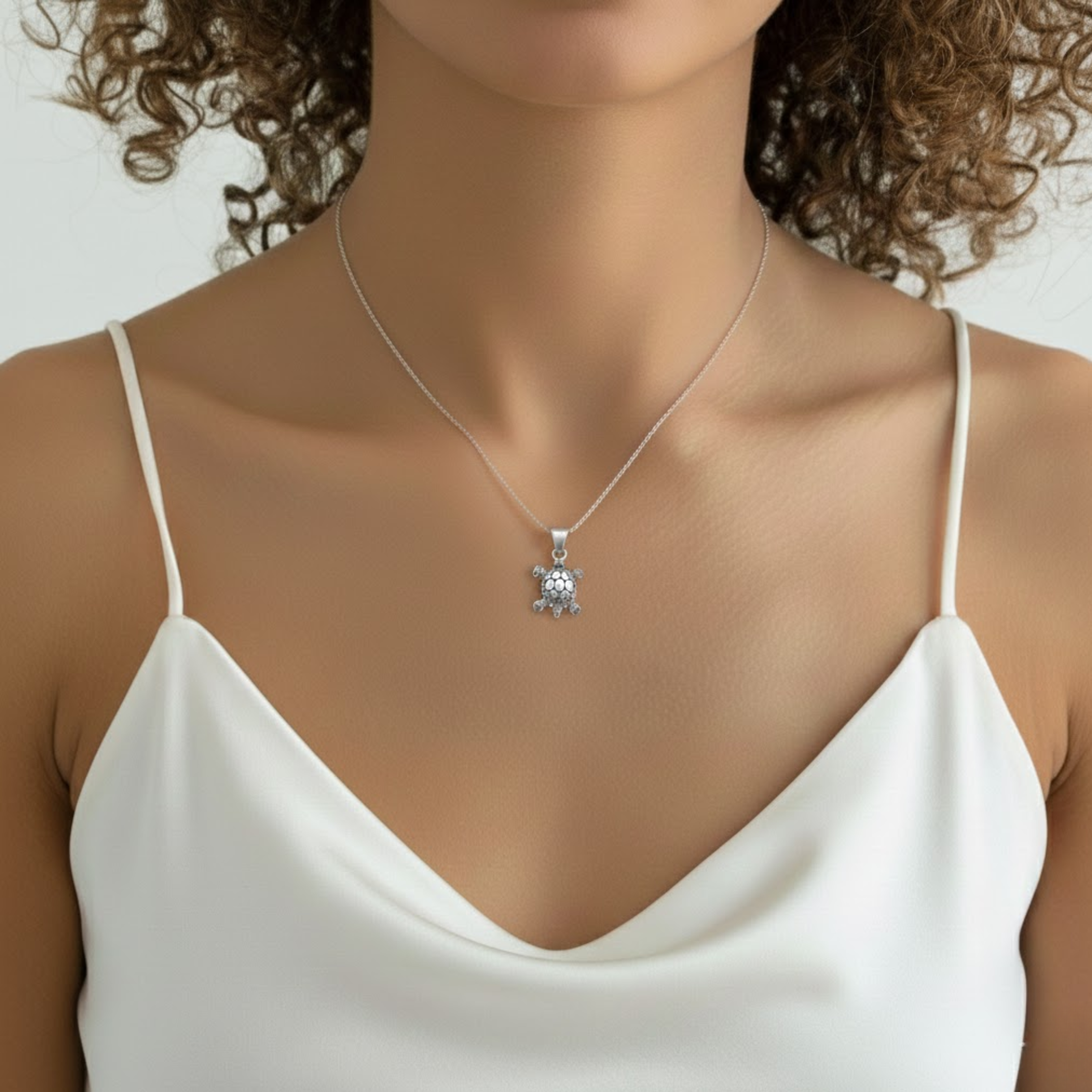 Elegant Silver Turtle Pendant - Detailed design in 925 Sterling Silver, perfect for animal lovers and special occasions.