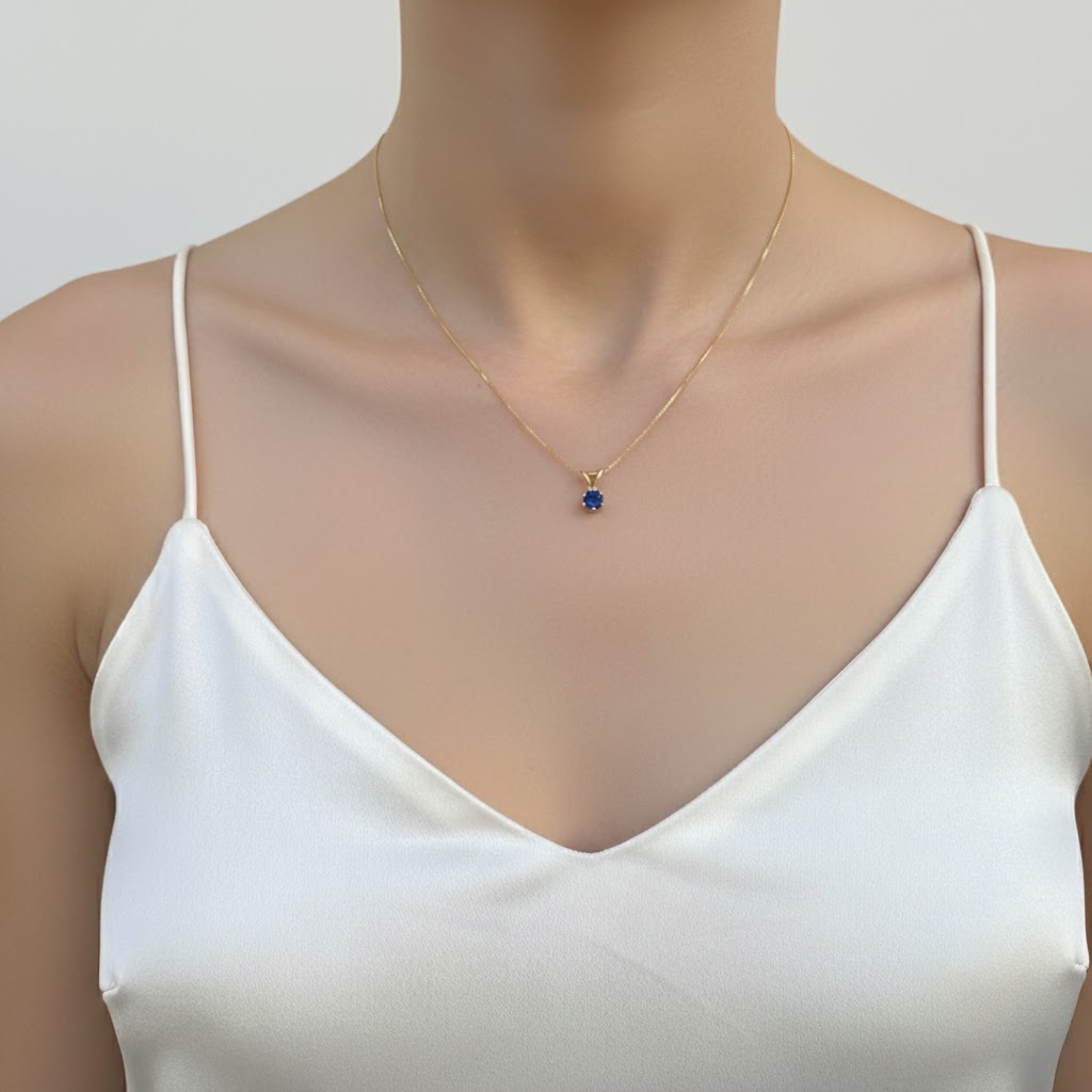 Vintage Round Gold Necklace featuring a stunning Royal Blue Sapphire - perfect for everyday elegance and special occasions.