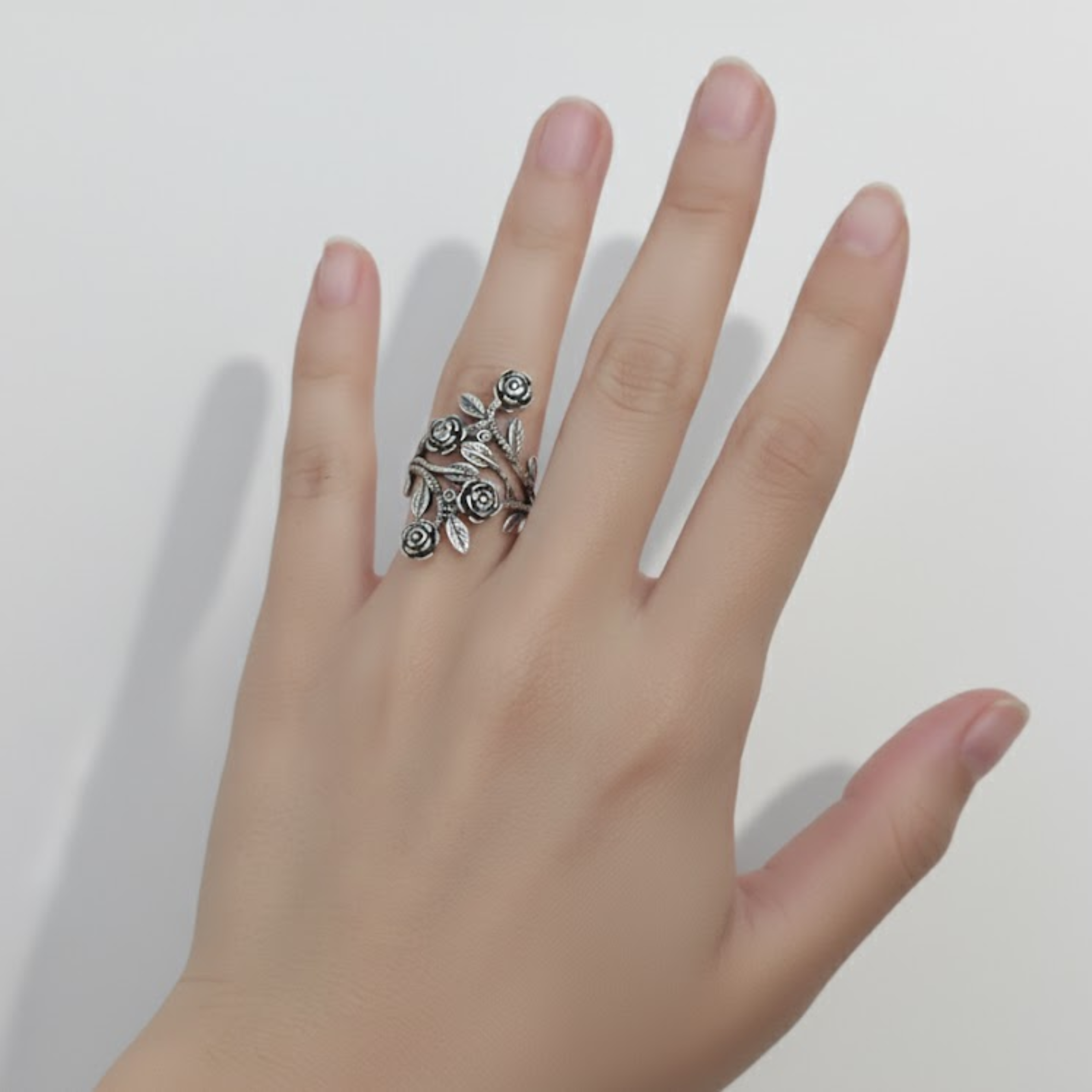 Beautiful Silver Rose Ring with Flower Motif in 925 Sterling Silver. A versatile piece for daily use and special celebrations.