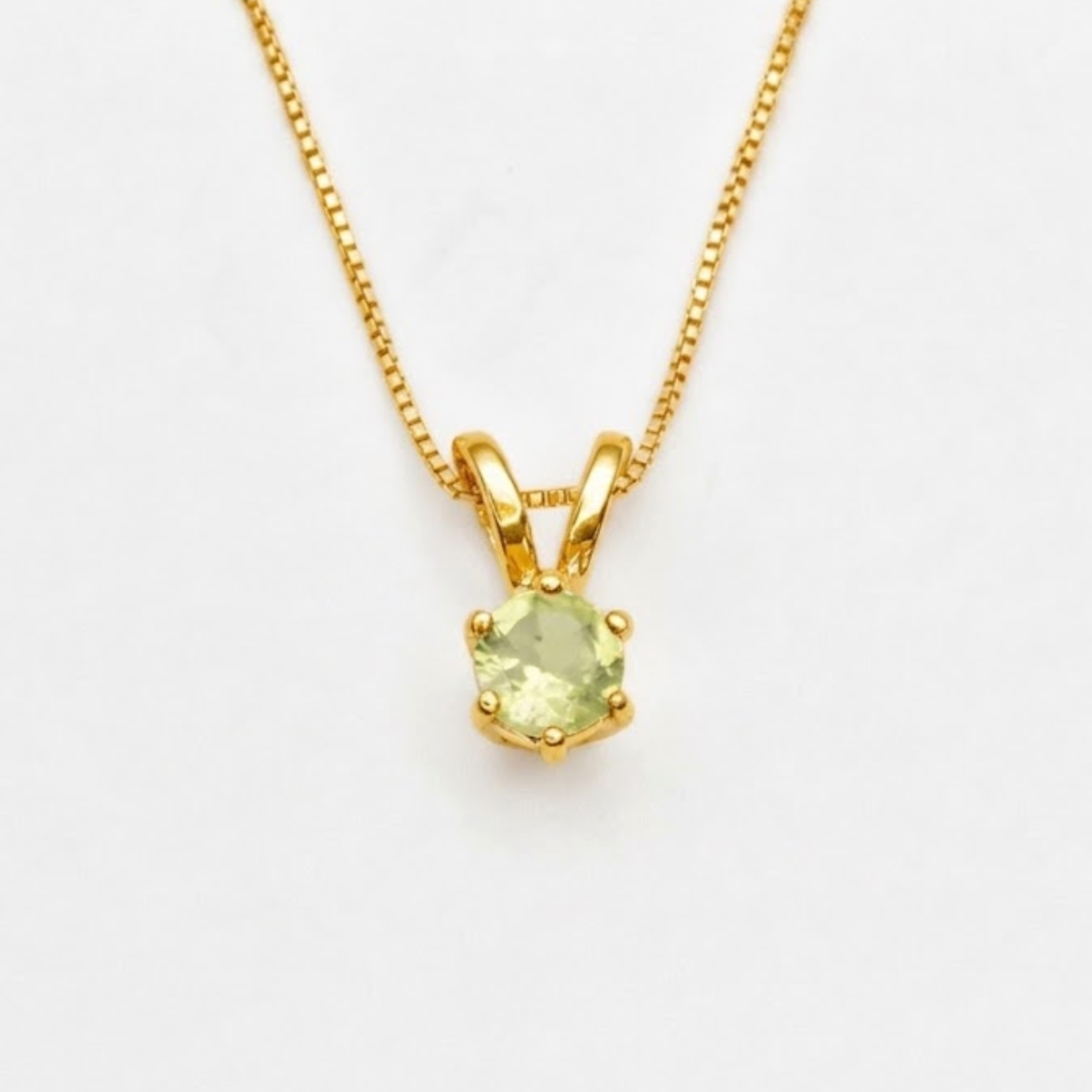 Gold Peridot Necklace - Round Green Gemstone Pendant - August Birthday Gift made in 18k Gold Vermeil. Ideal for everyday wear and perfect for birthday gifting and special occasions.