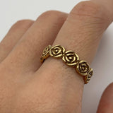 Rose Eternity Ring - Gold Flower Band - Infinity Roses Ring