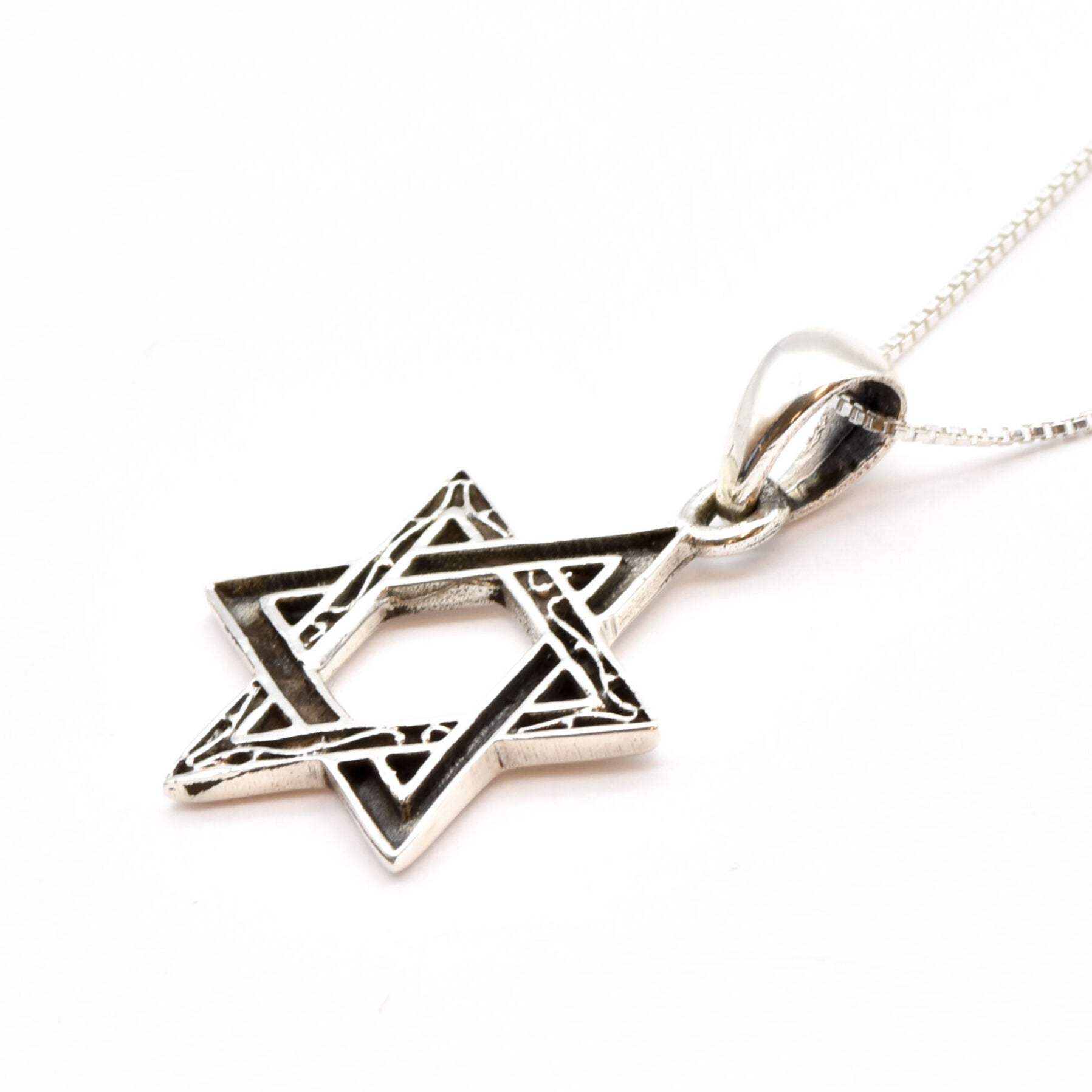 Silver Star of David Pendant - Charming Hexagram Necklace in 925 Sterling Silver, ideal for gifting and everyday elegance.
