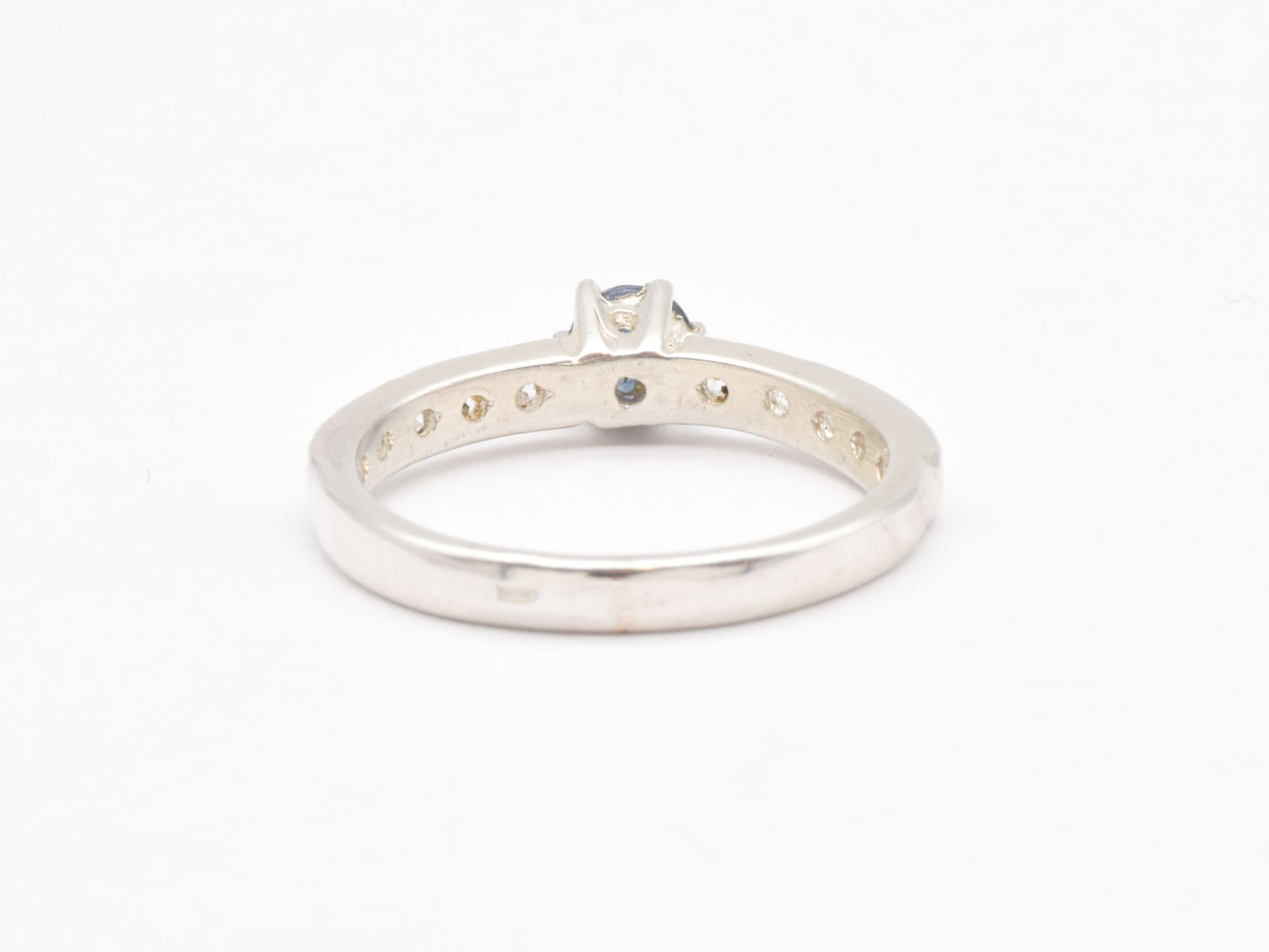 Sophisticated Blue Sapphire Ring in 925 Sterling Silver, perfect for daily elegance and special gift occasions.