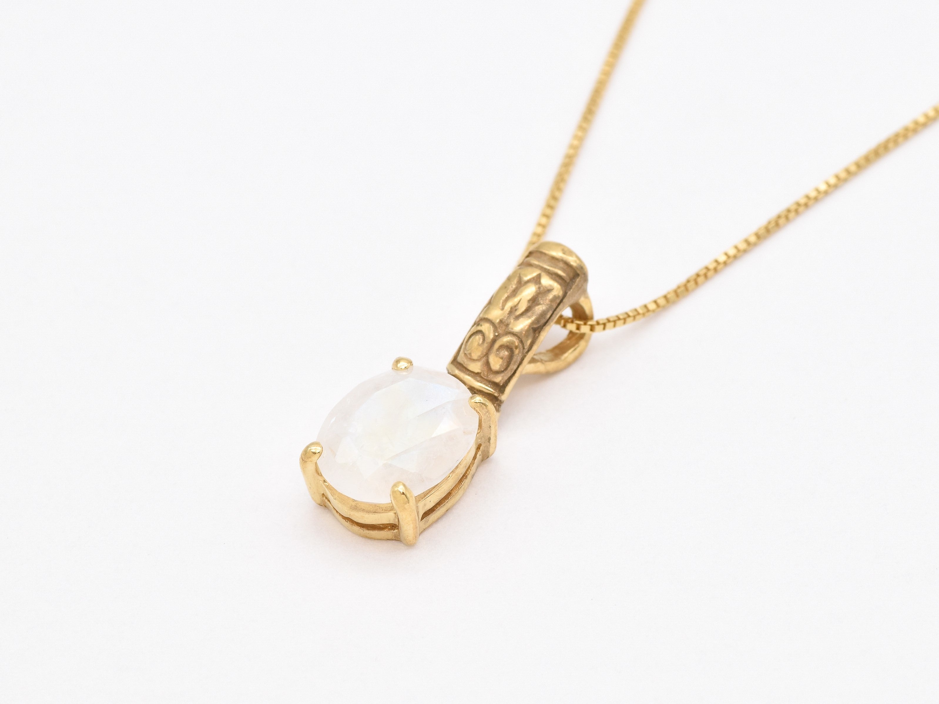 2804-P-nMOO: Gold Vermeil 18k Natural Moonstone