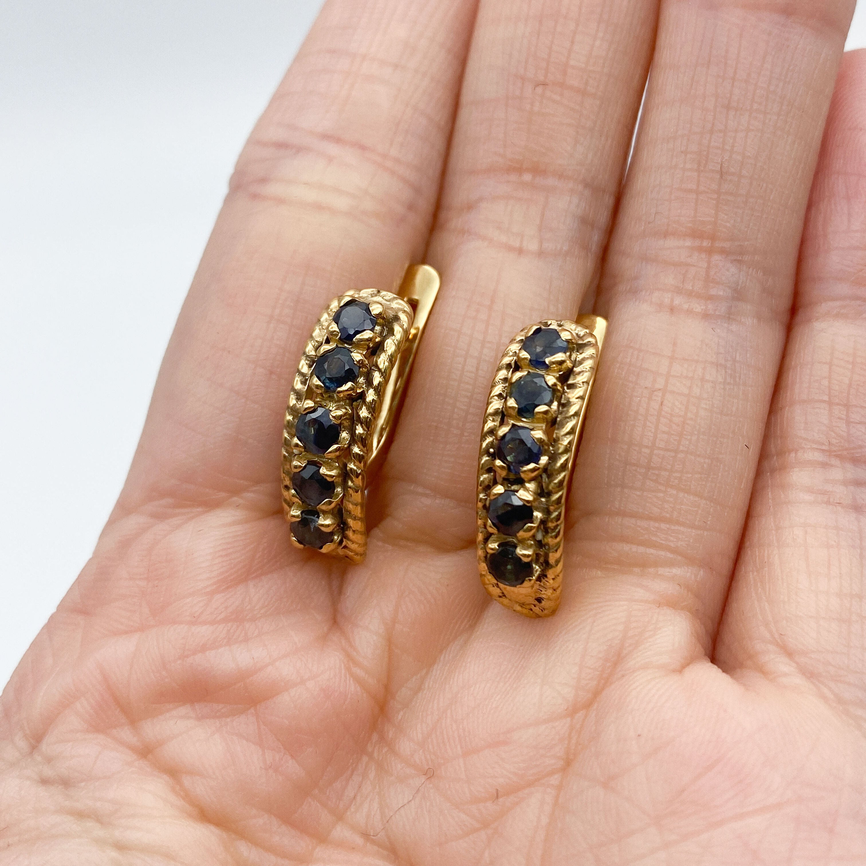 Elegant Gold Vermeil Sapphire Earrings - Vintage Style Vertical Design, perfect for daily wear and special celebrations.