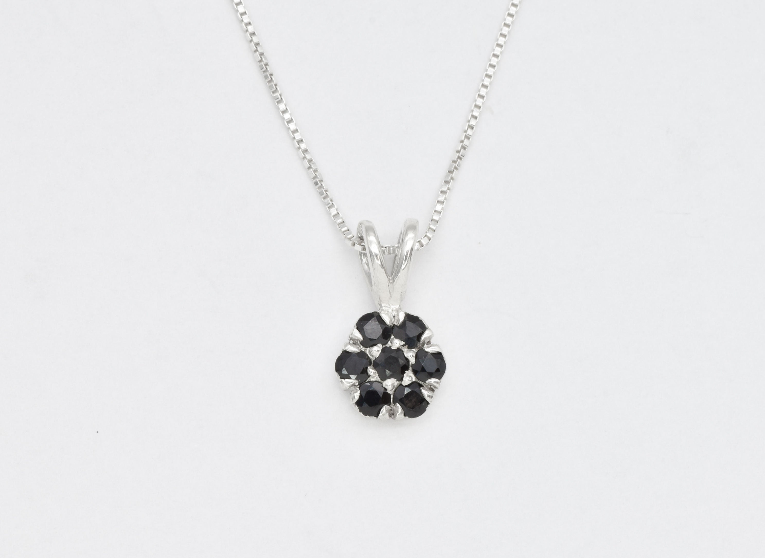 Gold Onyx Necklace - Flower Onyx Pendant - Gold Daisy Necklace