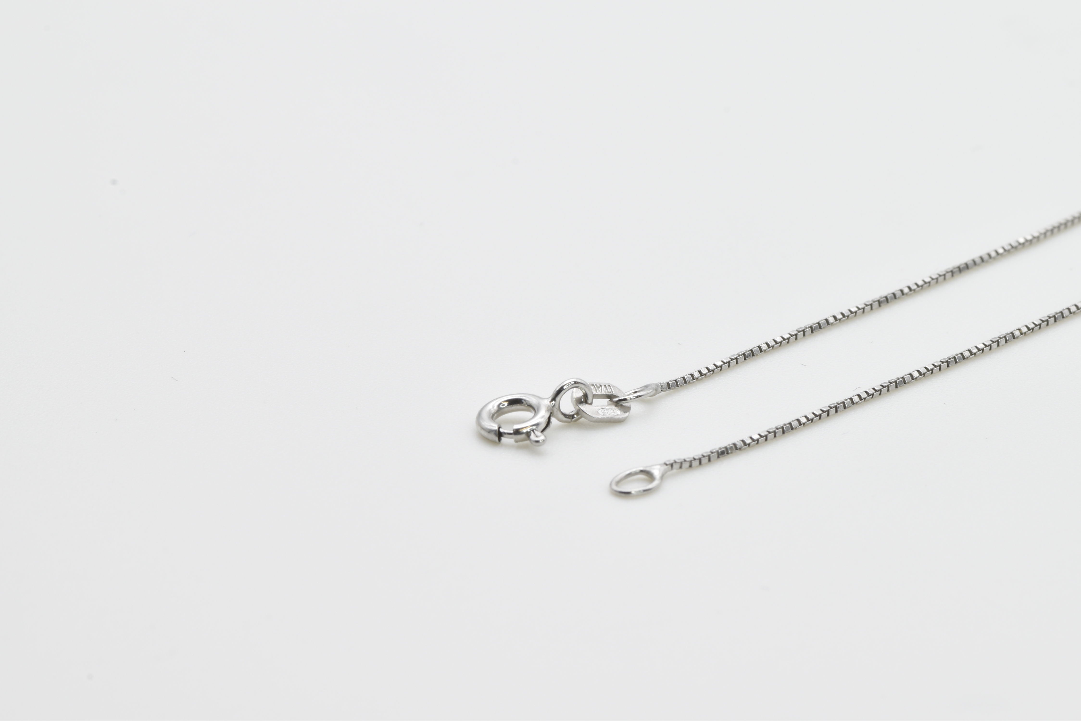 VE-MFB: White Gold Vermeil 18k