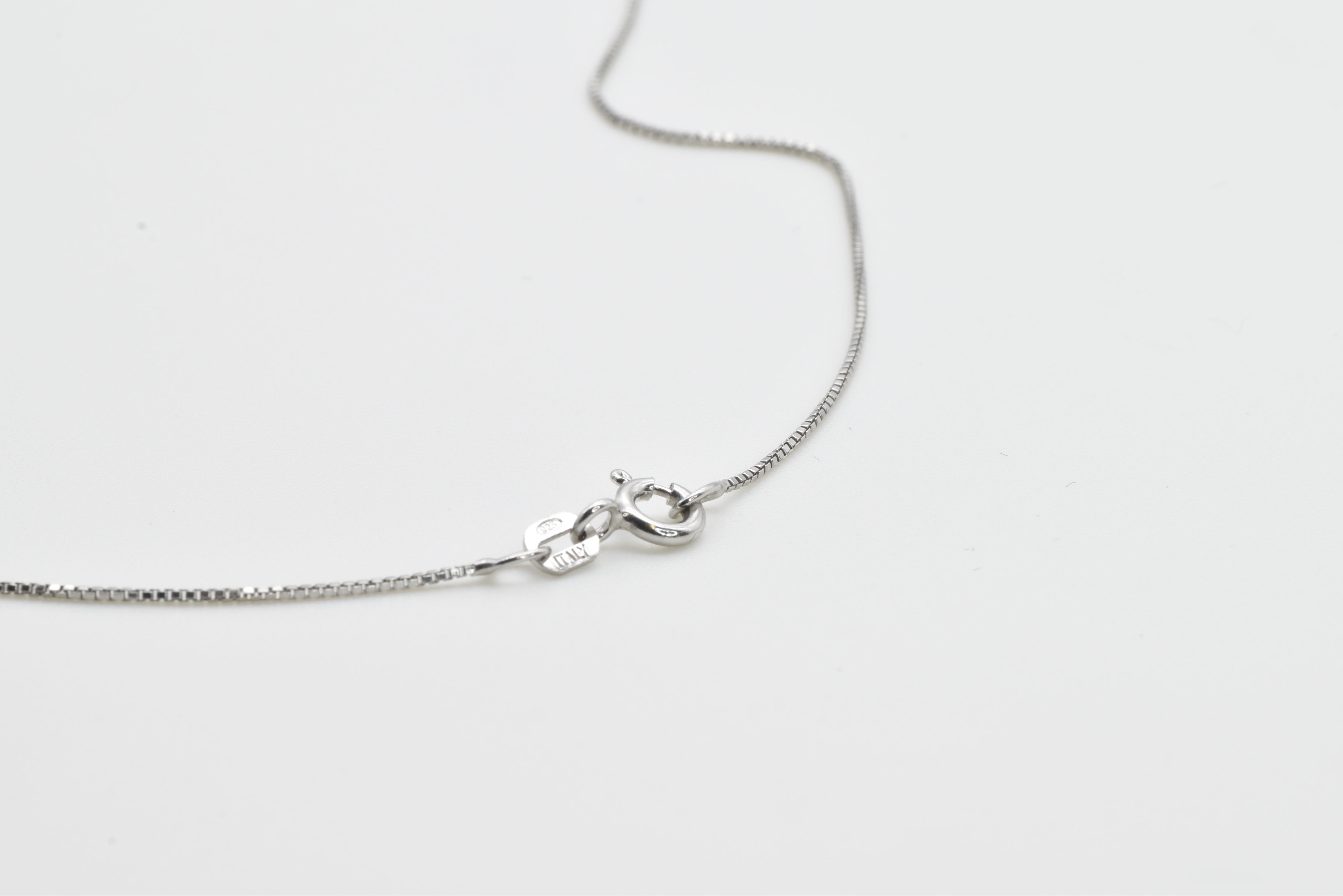 VE-MFB: White Gold Vermeil 18k