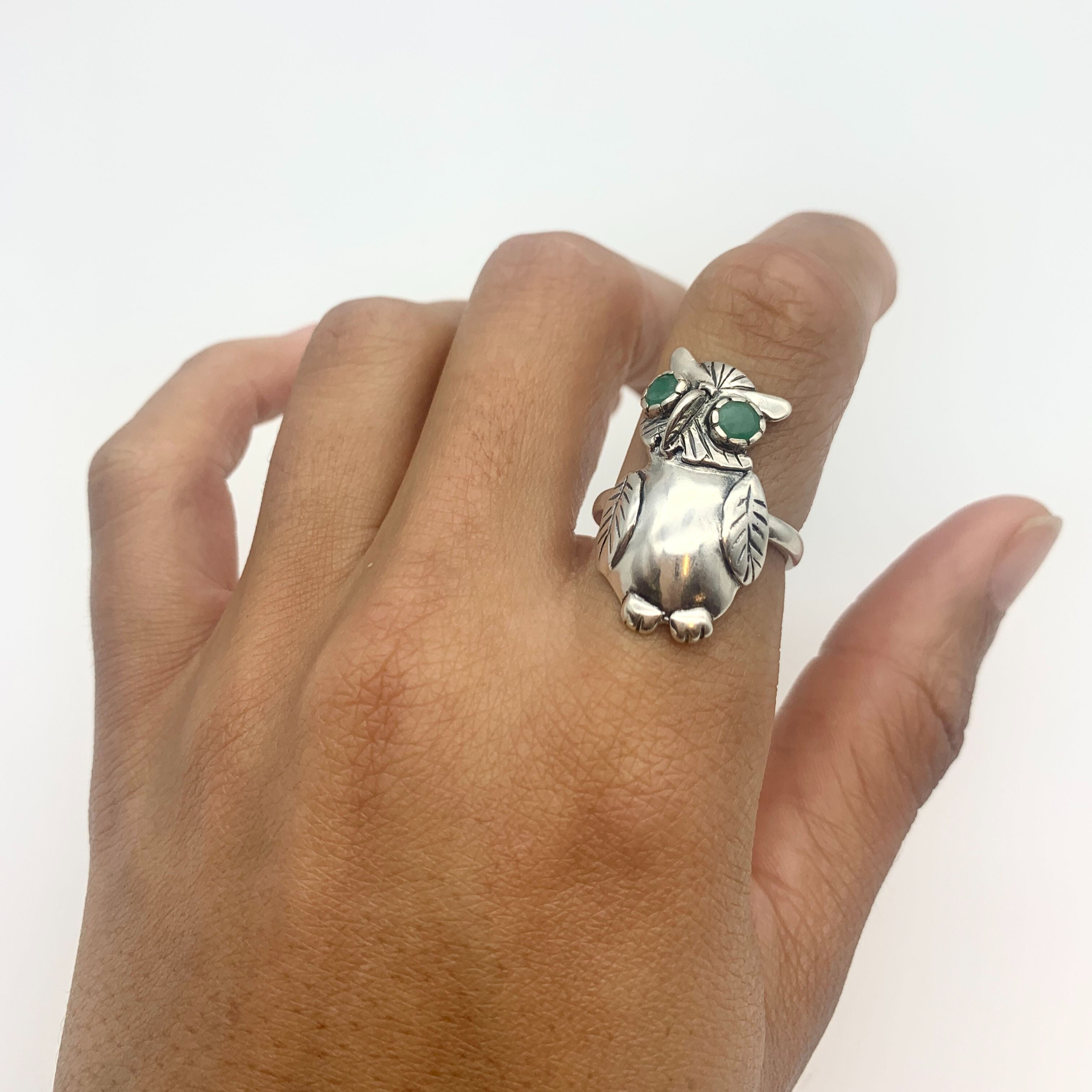 Stylish 925 Sterling Silver Ring with Round Natural Emerald, perfect for expressing love and healing on birthdays and special occasions.