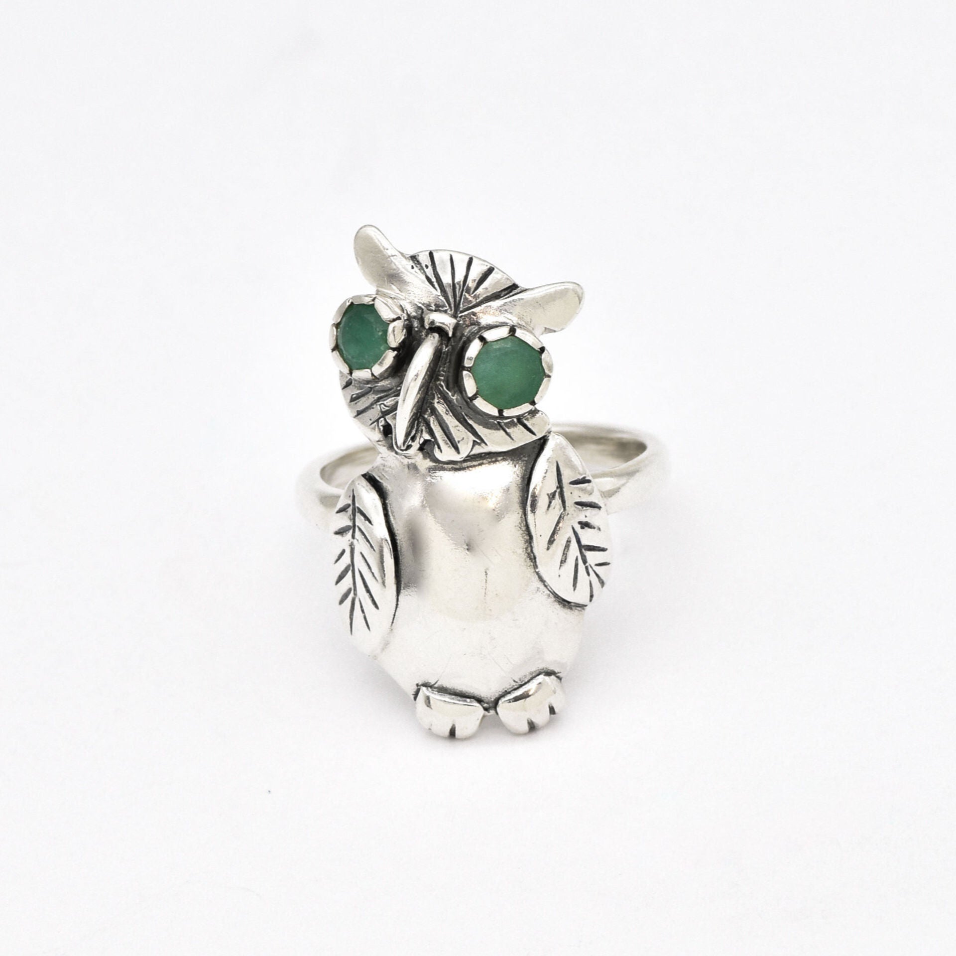 Natural Emerald Ring in 925 Sterling Silver, a meaningful May birthstone gift, symbolizes growth and emotional well-being for everyday wear.