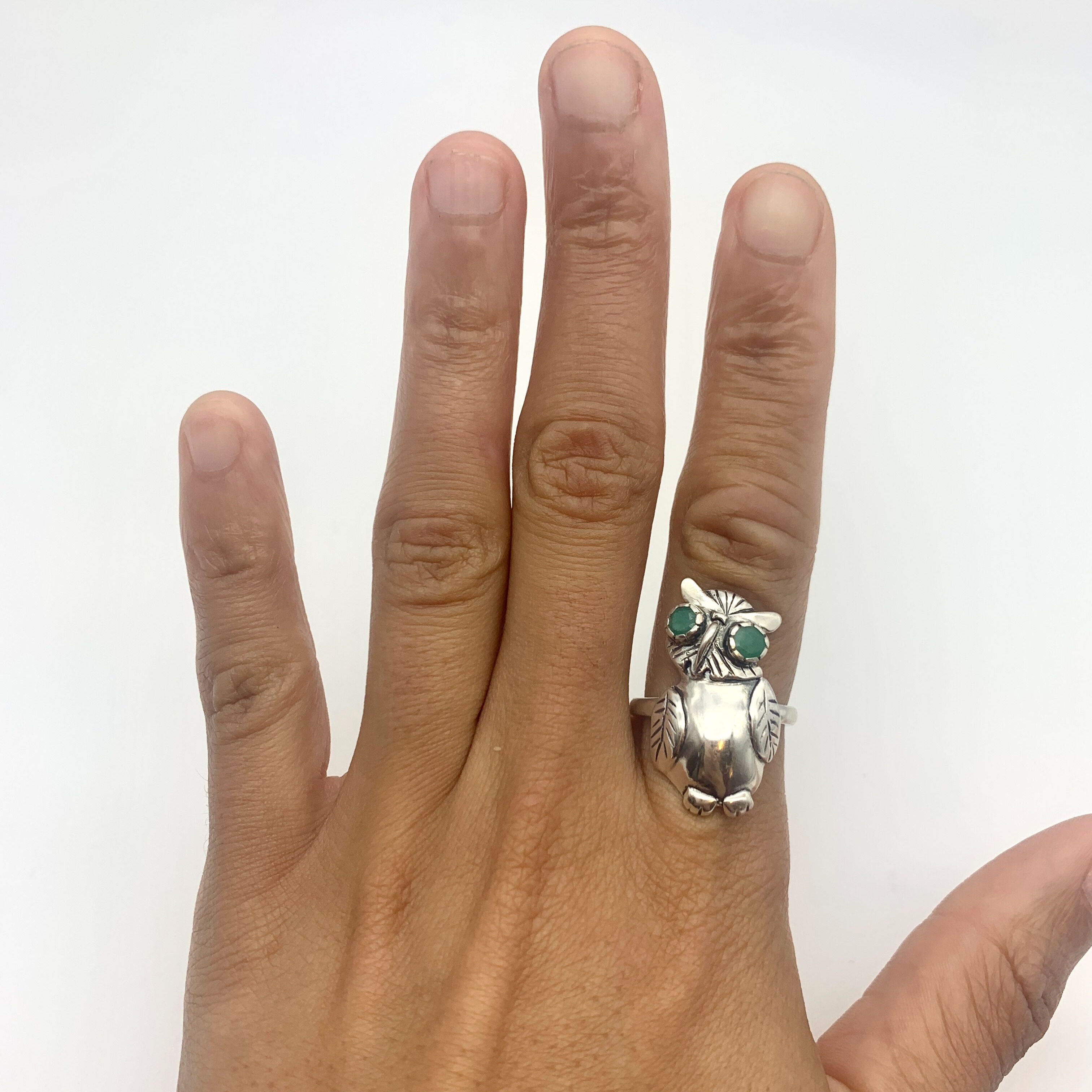 925 Sterling Silver Ring with Round Green Emerald, symbolizing healing and harmony, ideal for daily wear and thoughtful gifting.