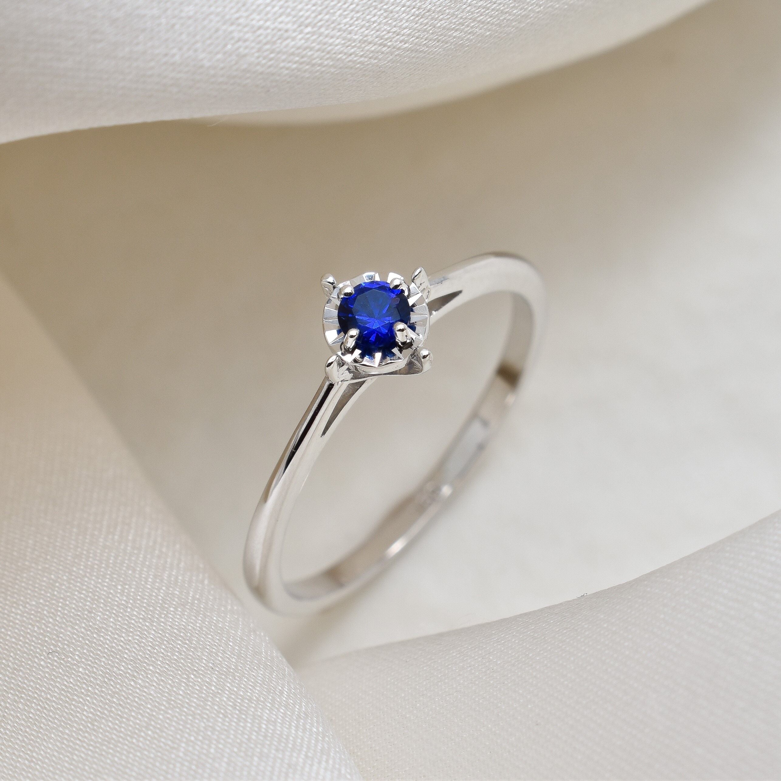 10223250-gR-cSAP: 18k White Gold Created Sapphire