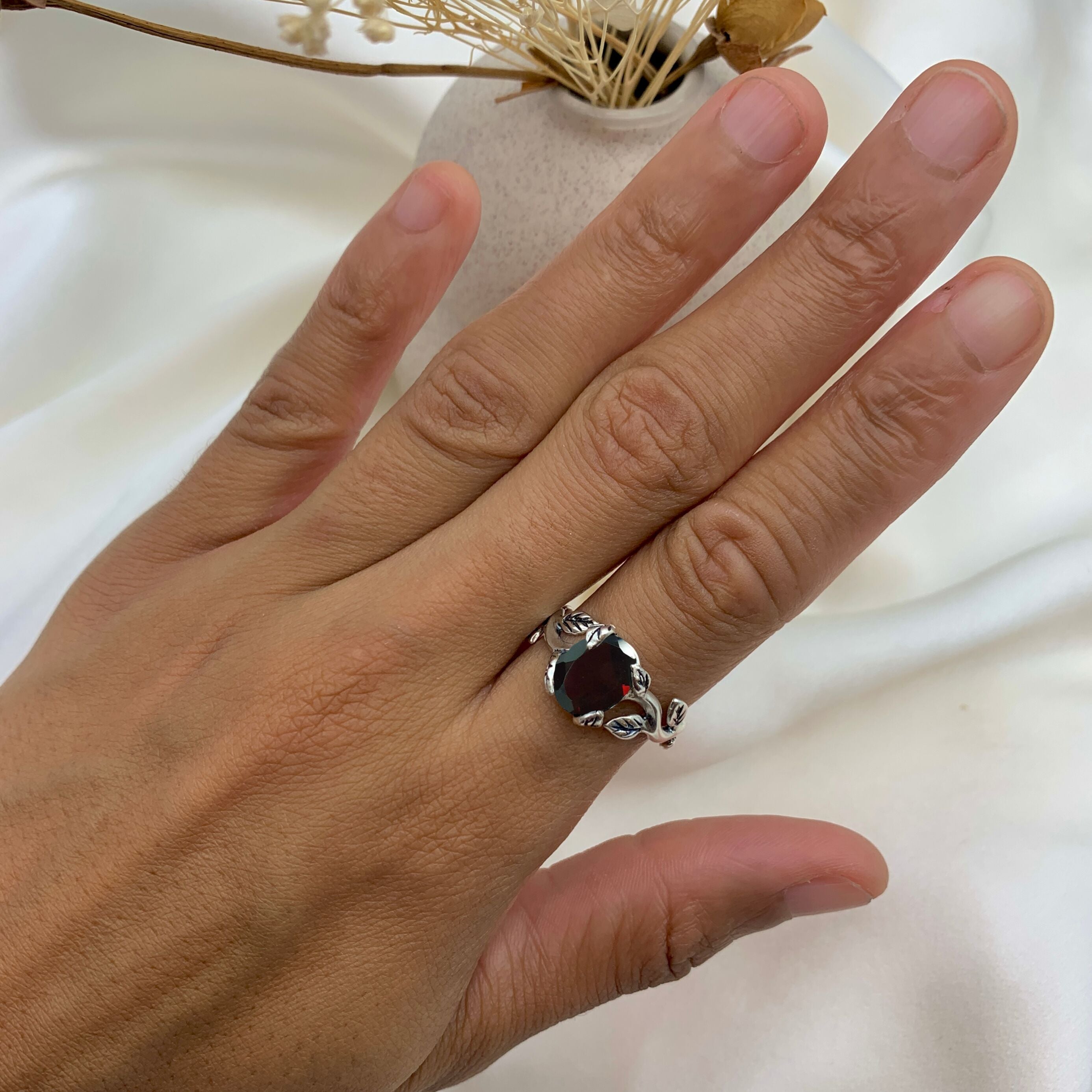 2848-R-nGAR/1: Sterling Silver 925 Garnet 10x8mm Oval