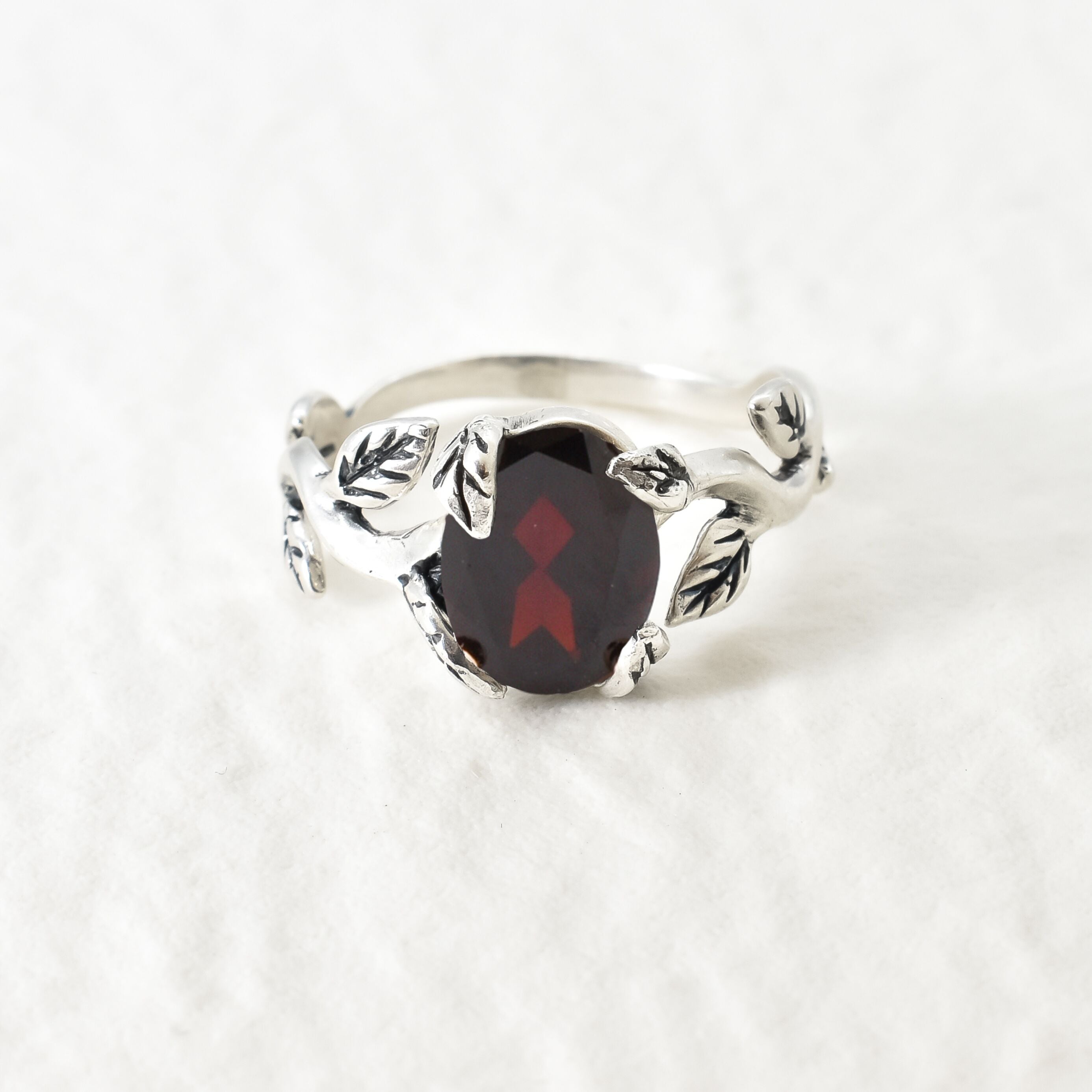 2848-R-nGAR/1: Sterling Silver 925 Garnet 10x8mm Oval