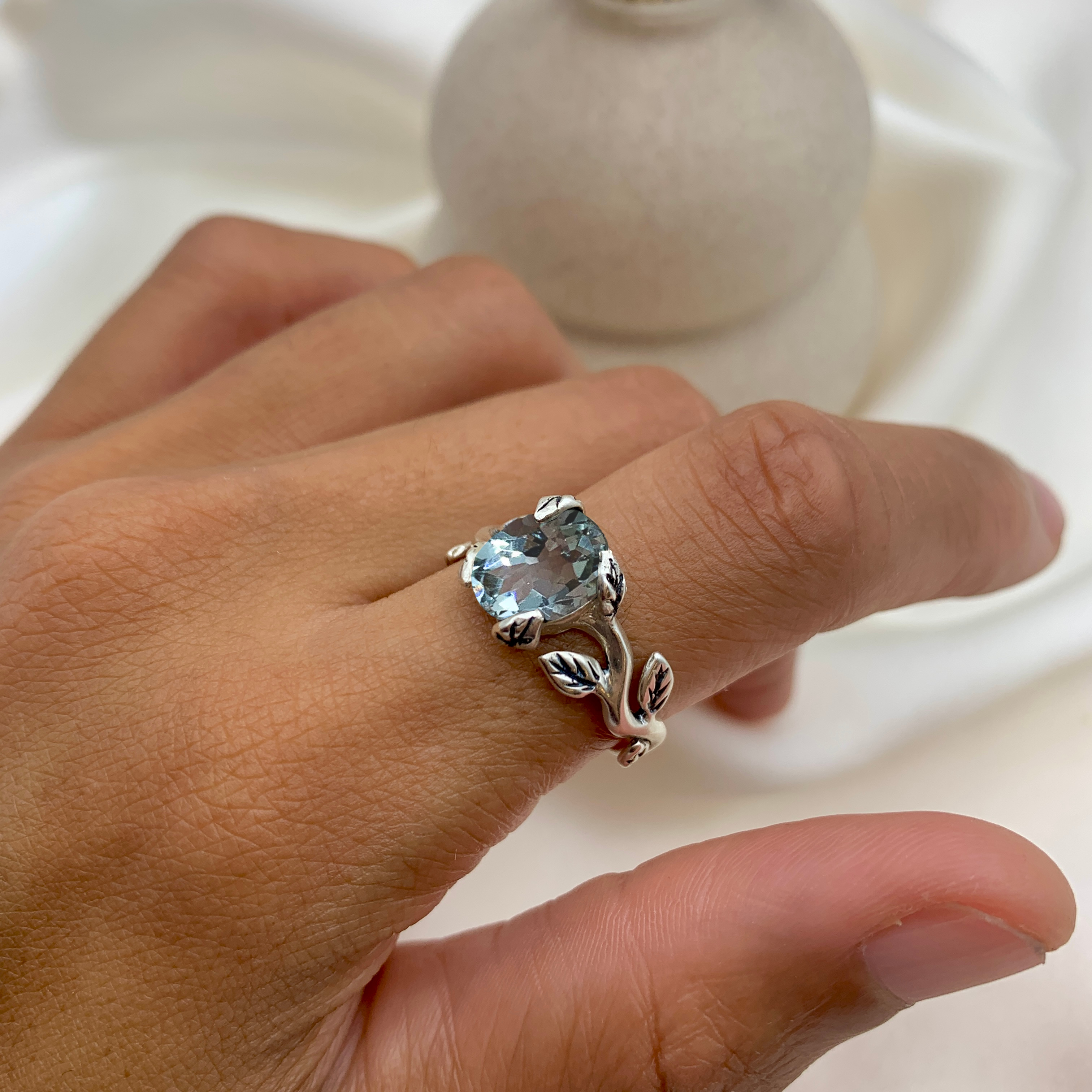 2848-R-nBTP: Sterling Silver 925 Blue Topaz 10x8mm Oval