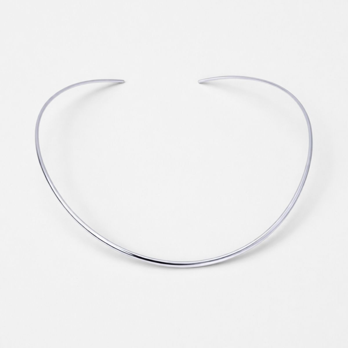 Sleek torque choker: open collar thin 925 sterling silver wire, minimalist necklace for everyday wear and gifting.