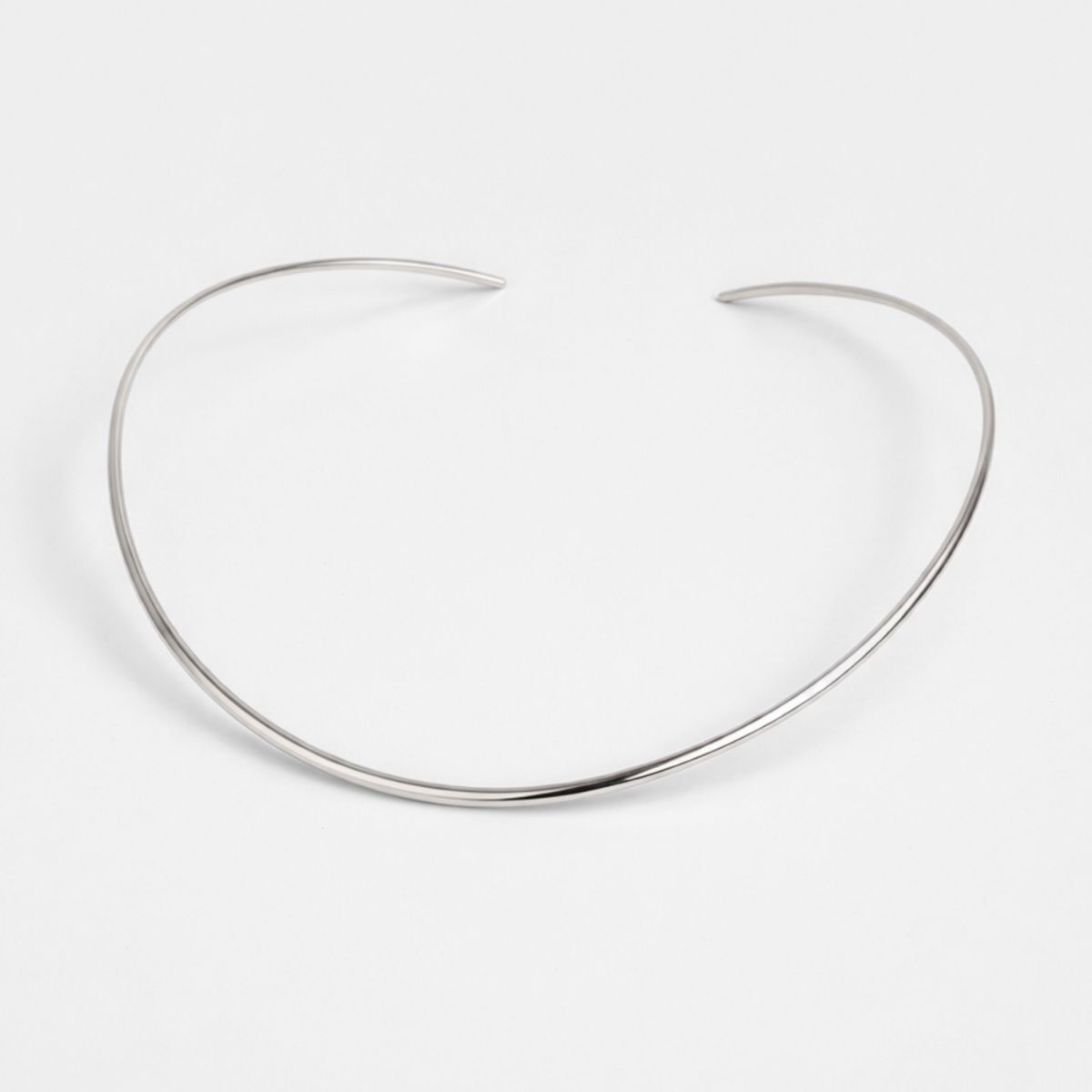 Torque Choker Necklace - Open Collar Necklace - Minimalist Thin Wire Choker made in 925 Sterling Silver. Ideal for everyday wear and perfect for birthday gifting and special occasions.