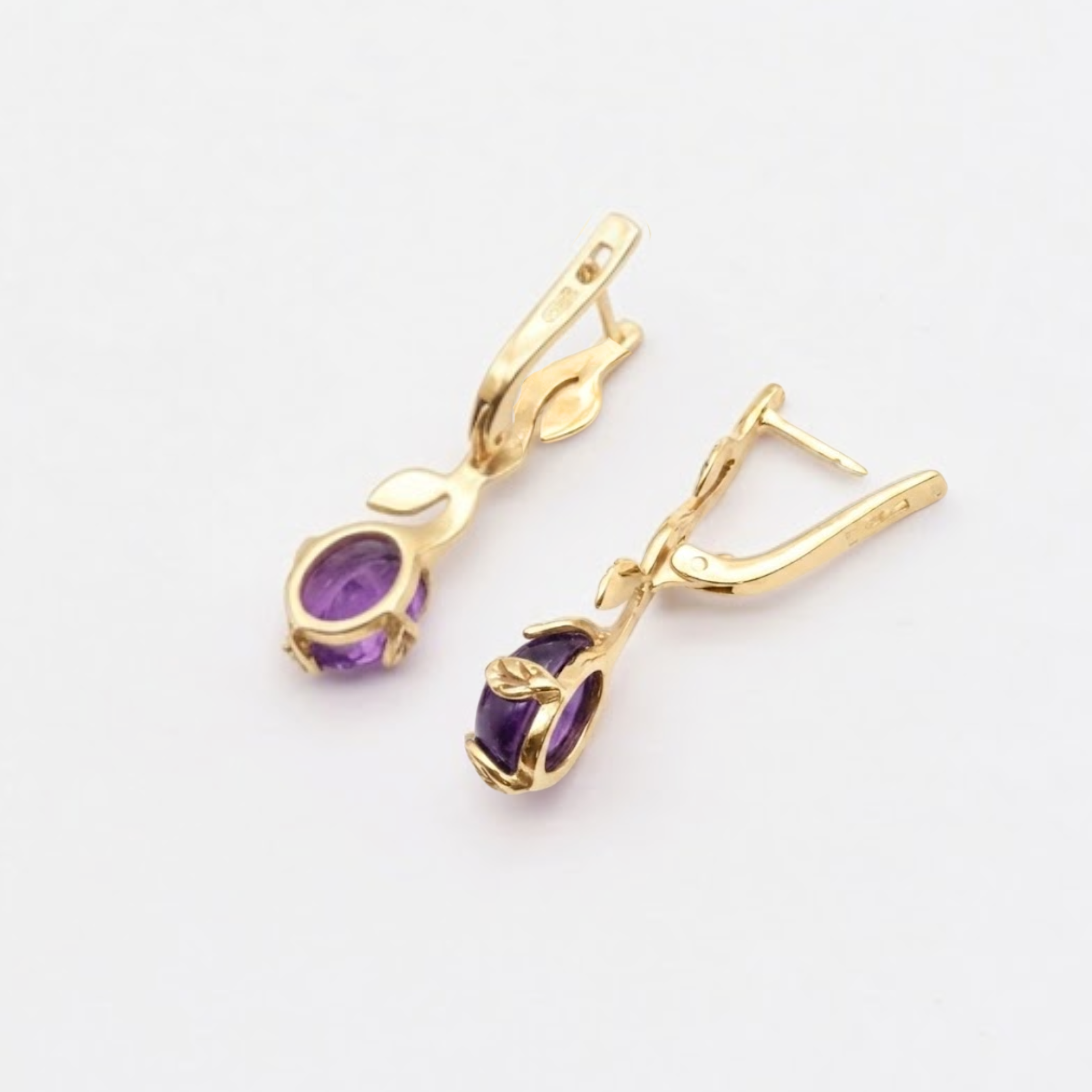 Ideal gifting ideas, Adina Stone Jewelry comes in a luxury cardboard box ready for gifting, green sustainable jewelry box.