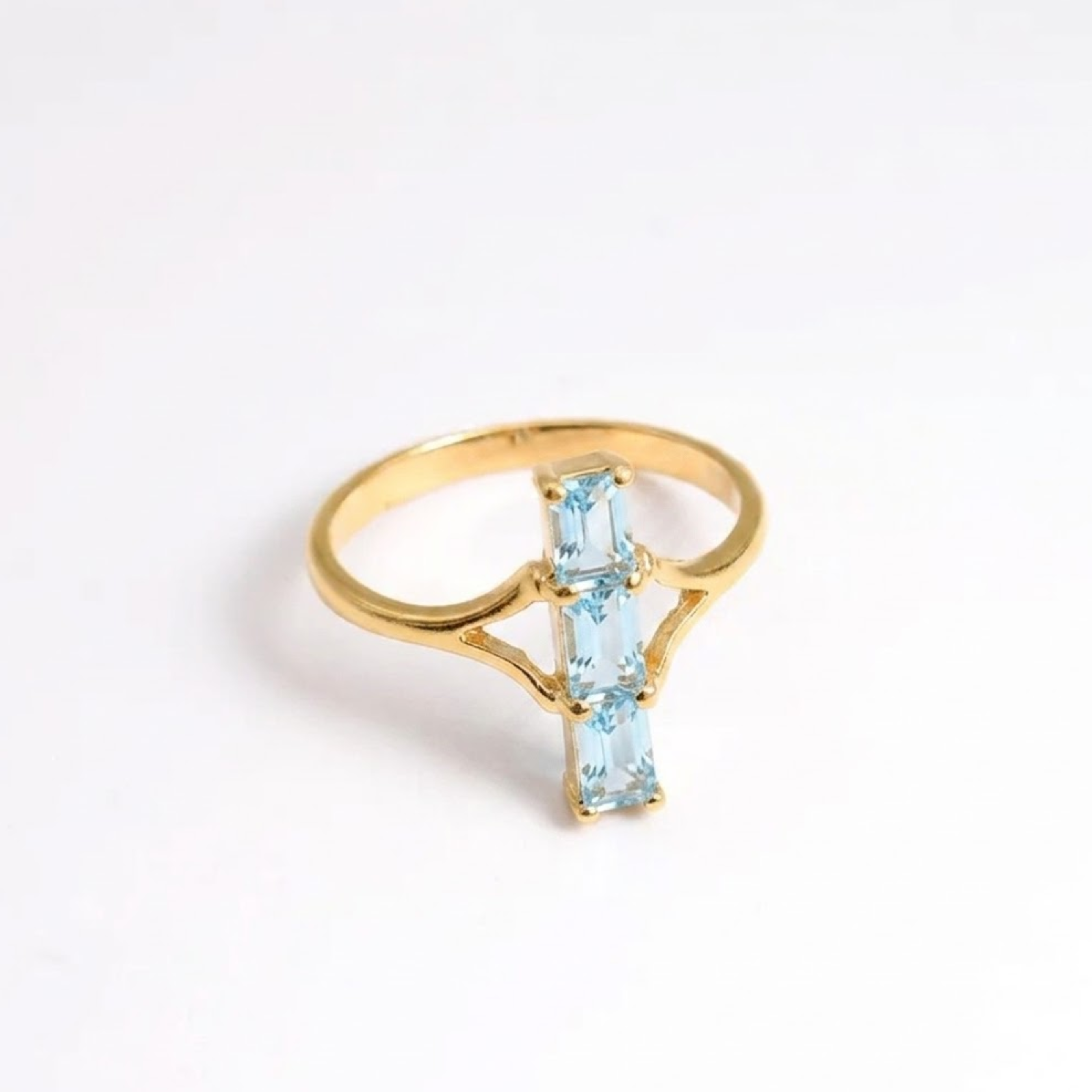 Natural Blue Topaz Ring made in 18k Gold Vermeil with Natural sky Blue Topaz in Prong setting, December Birthstone gift idea, symbolizes clarity, emotional balance, and truth, ideal for everyday wear and perfect for birthday gifting and special occasions.
